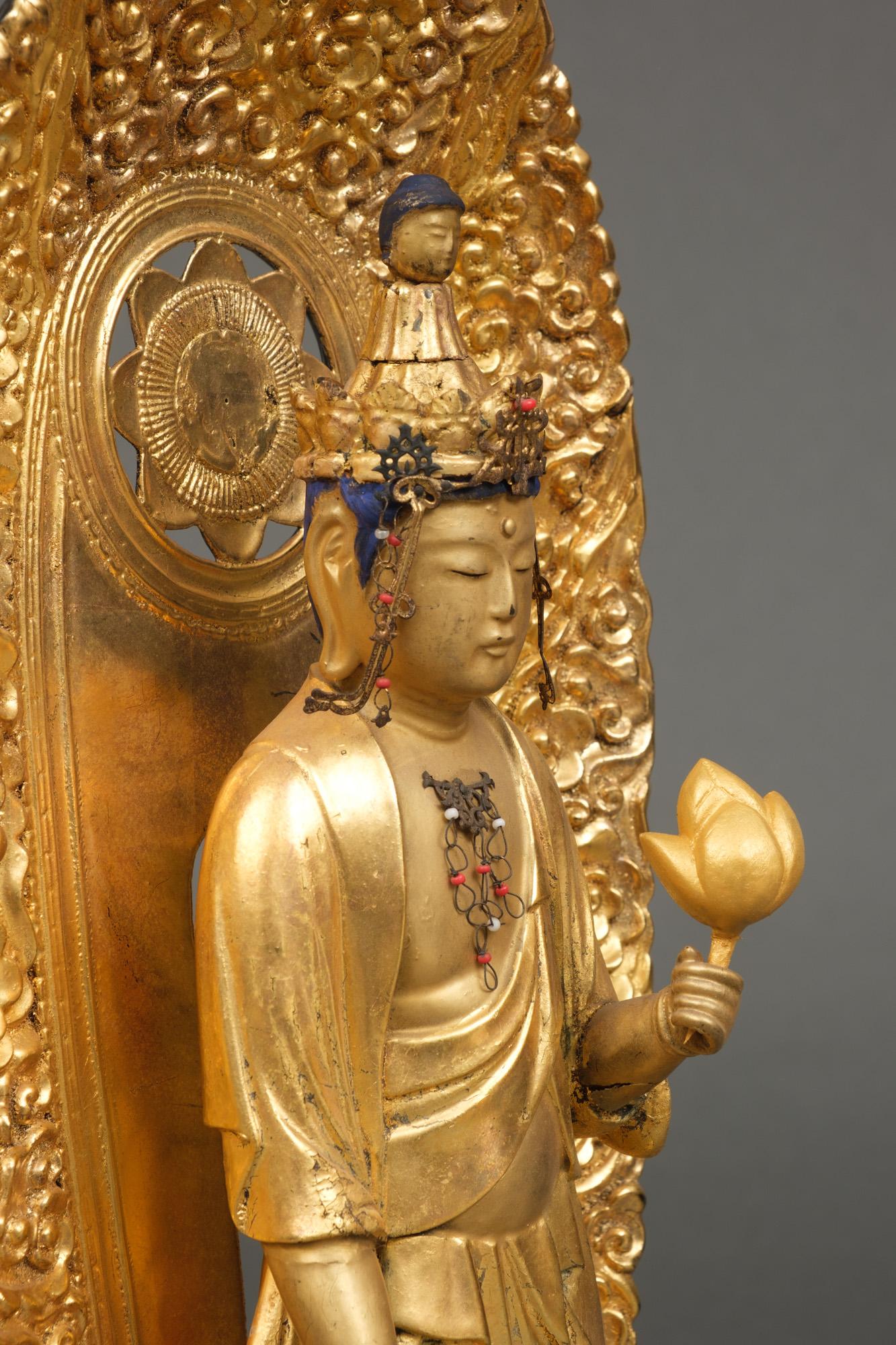 Japanese Large Gold Lacquer Bodhisattva Kannon 観音 Holding a Padma 'Lotus' 7