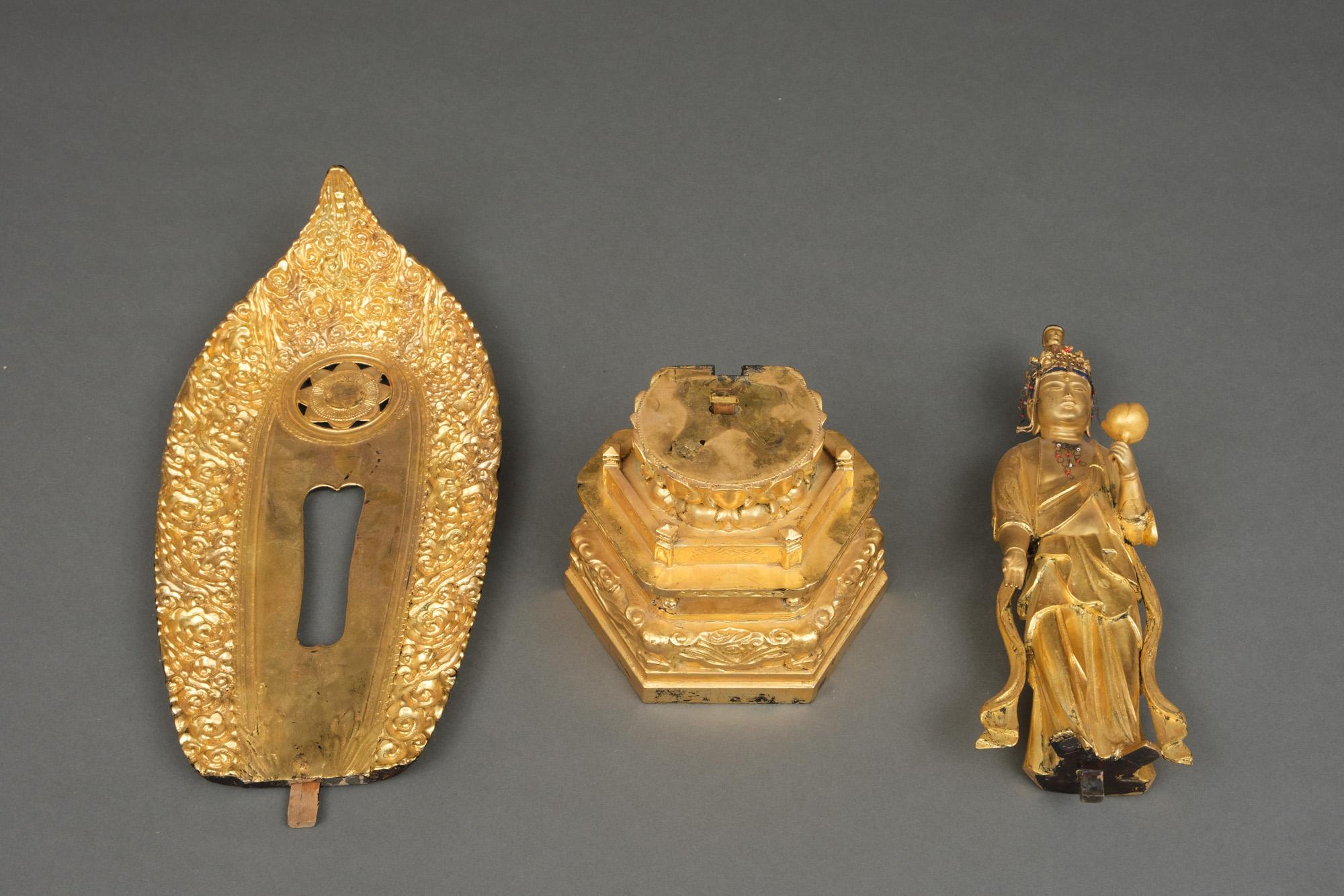 Hand-Carved Japanese Large Gold Lacquer Bodhisattva Kannon 観音 Holding a Padma 'Lotus'