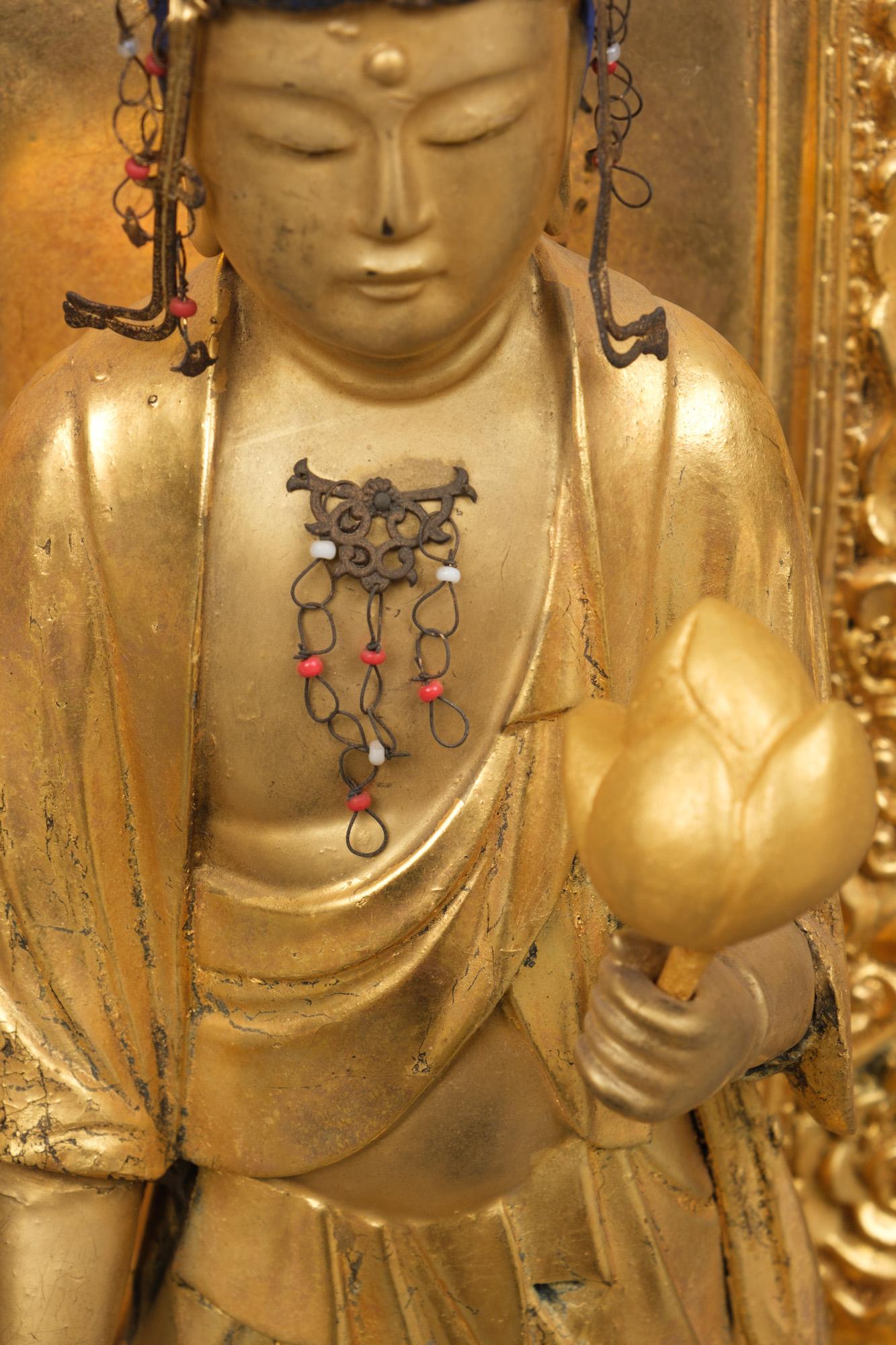 19th Century Japanese Large Gold Lacquer Bodhisattva Kannon 観音 Holding a Padma 'Lotus'