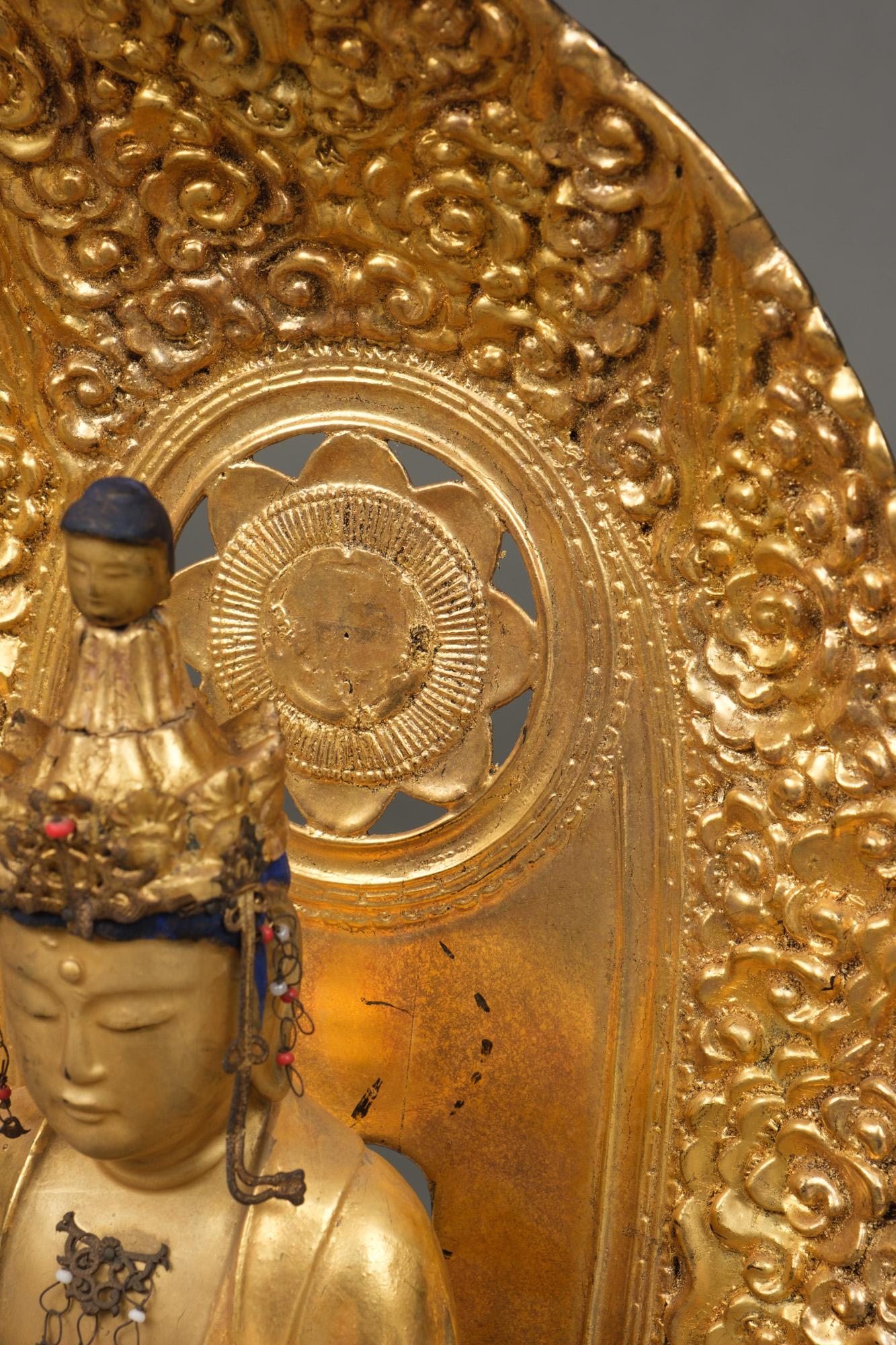 Giltwood Japanese Large Gold Lacquer Bodhisattva Kannon 観音 Holding a Padma 'Lotus'
