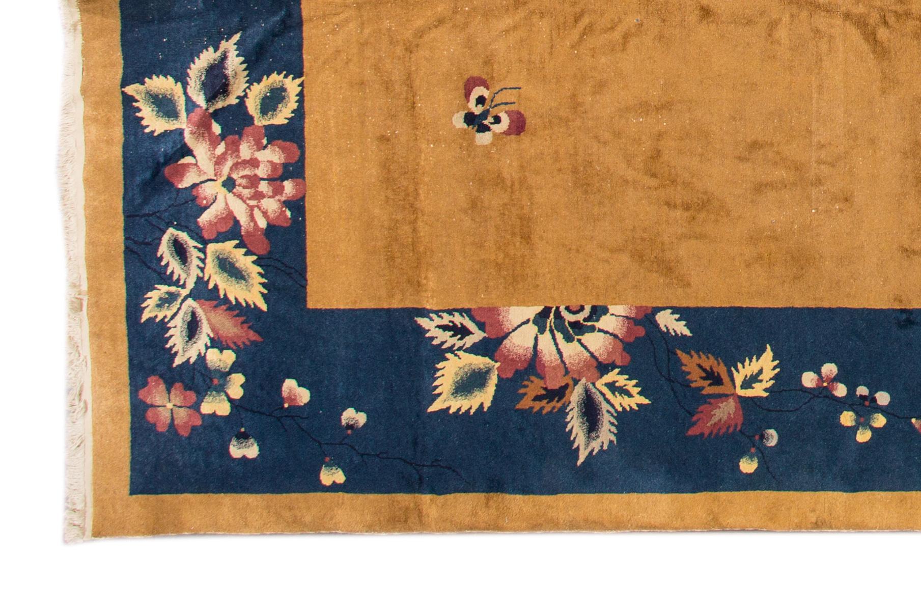 Großer antiker chinesischer Goldenrod-Art-déco-Wollteppich (Chinesisch) im Angebot
