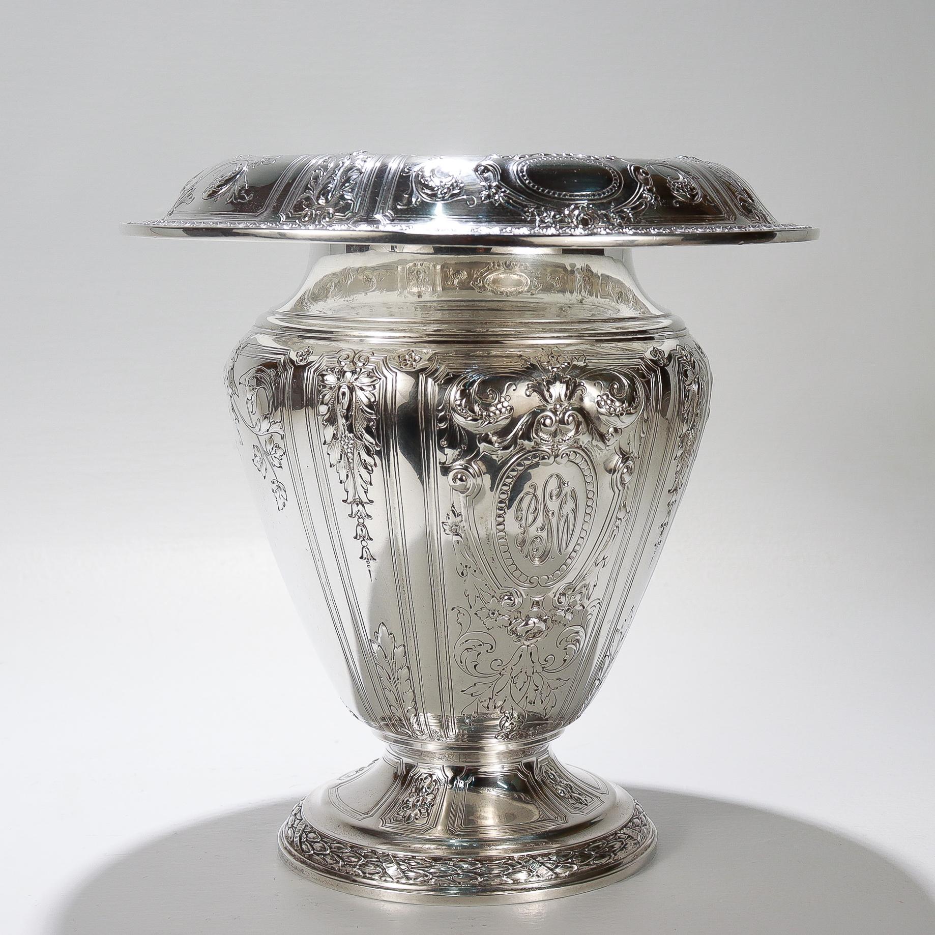 Große antike Gorham Sterlingsilber-Blumenvase mit Maintenon-Muster im Angebot 1