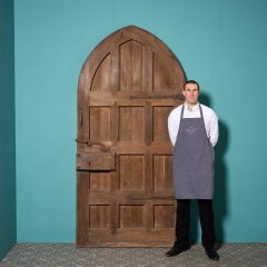 Grande porte gothique ancienne en chêne arqué