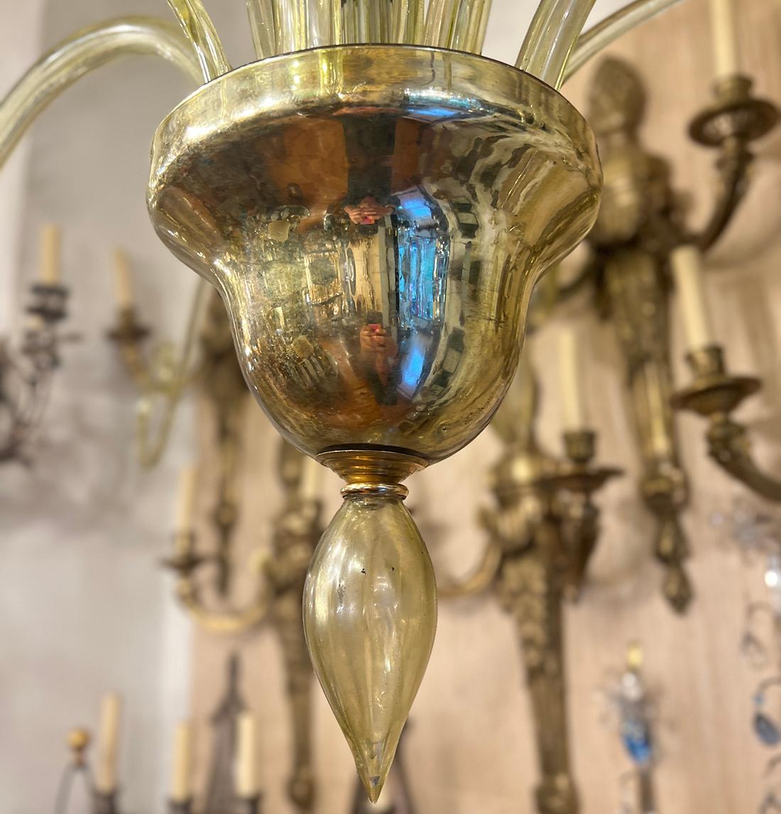 Italiano Grande lampadario di Murano verde antico in vendita