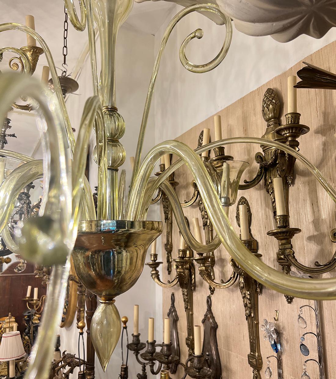 Inizio XX secolo Grande lampadario di Murano verde antico in vendita