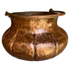Grand chaudron ancien en cuivre martelé