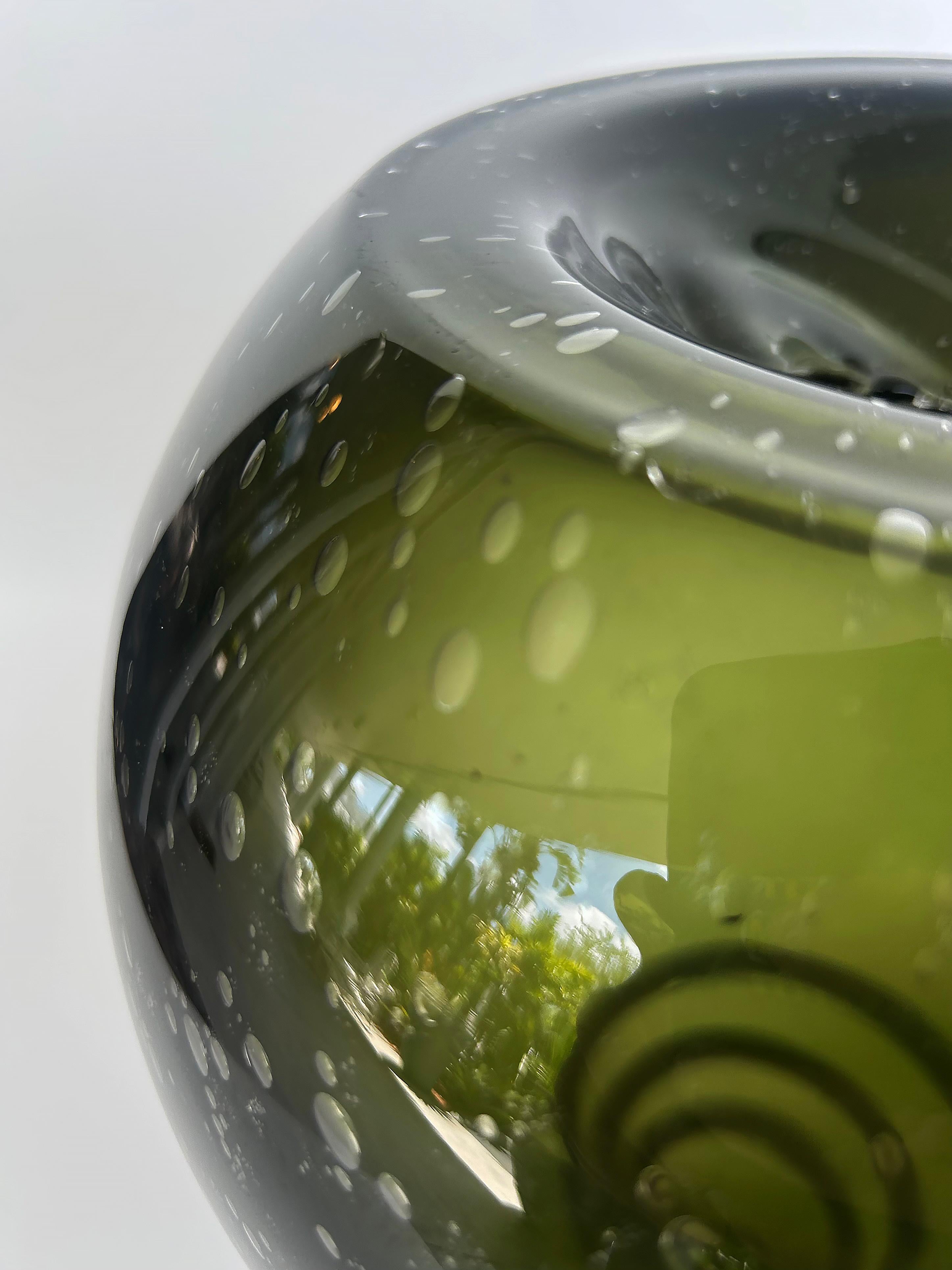 Large Antique Hand-blown Glass Bocksbeutel Wine Bottle, Coil Grip from Persia in vendita 1