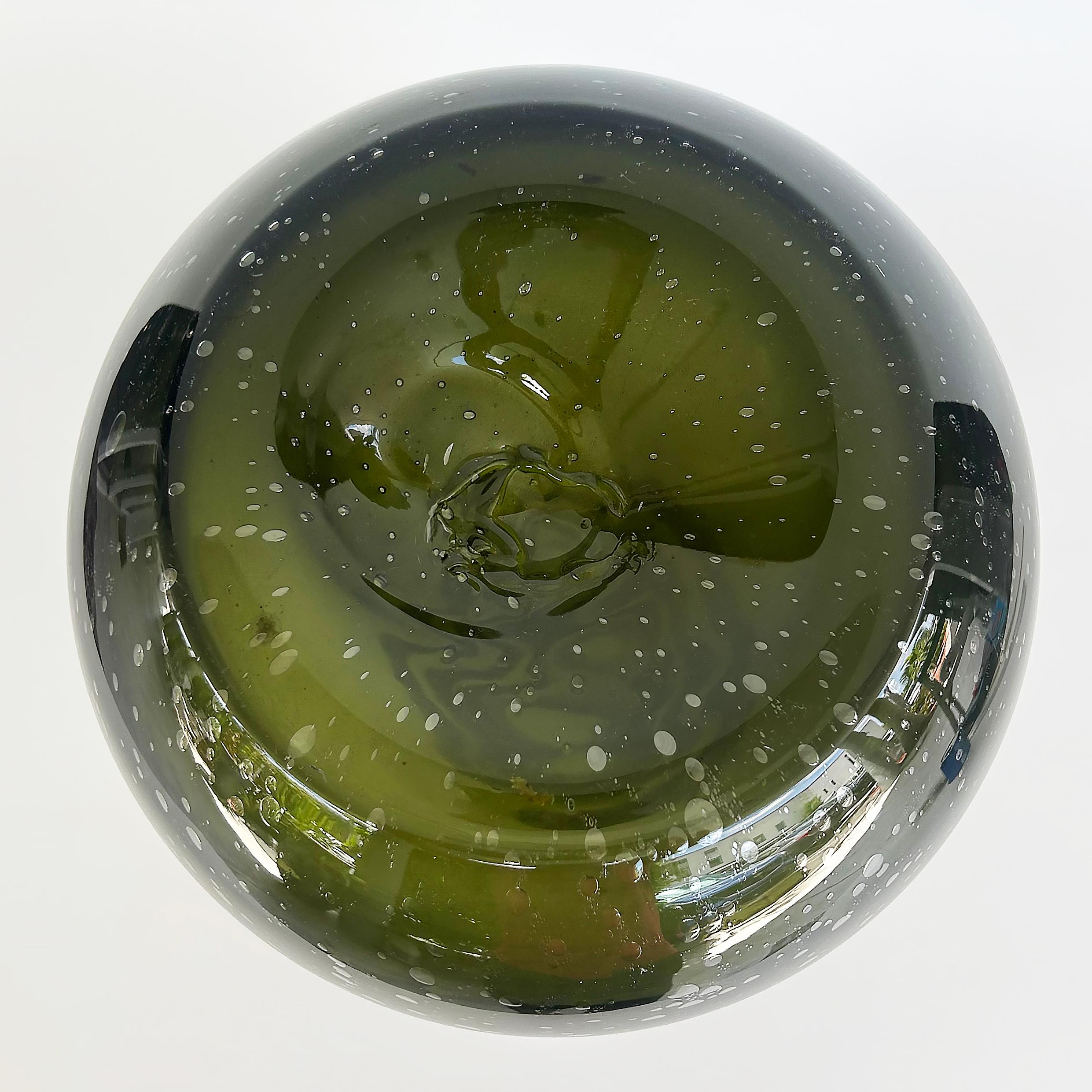 Large Antique Hand-blown Glass Bocksbeutel Wine Bottle, Coil Grip from Persia in vendita 2