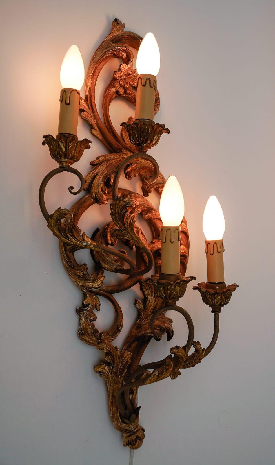 Large Antique Hand Carved Wooden Wall Lamp, 1950s Italy In Good Condition For Sale In Nürnberg, Bayern
