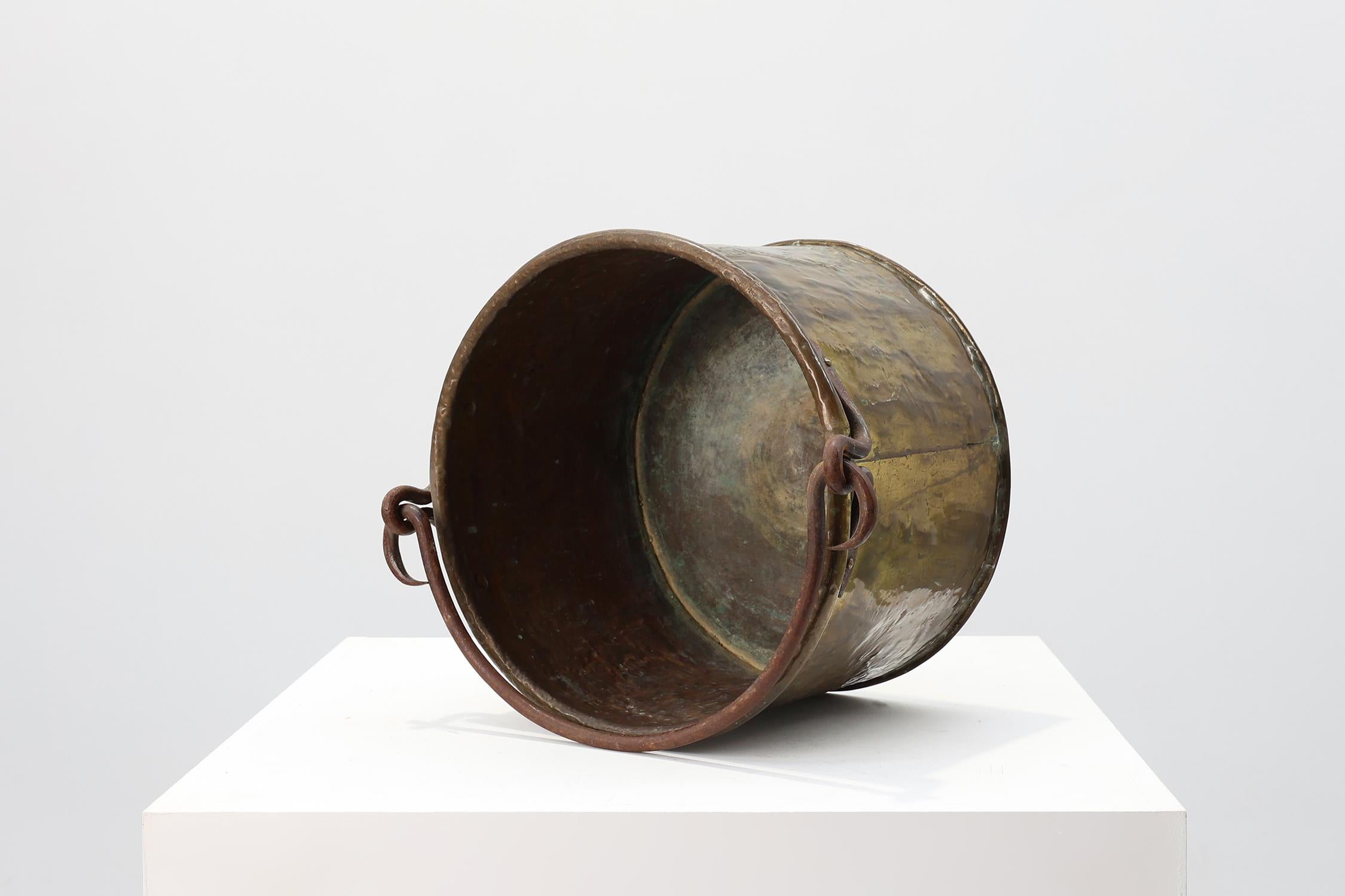 Grande bollitore antico in rame martellato a mano, Francia, XIX secolo in vendita 4