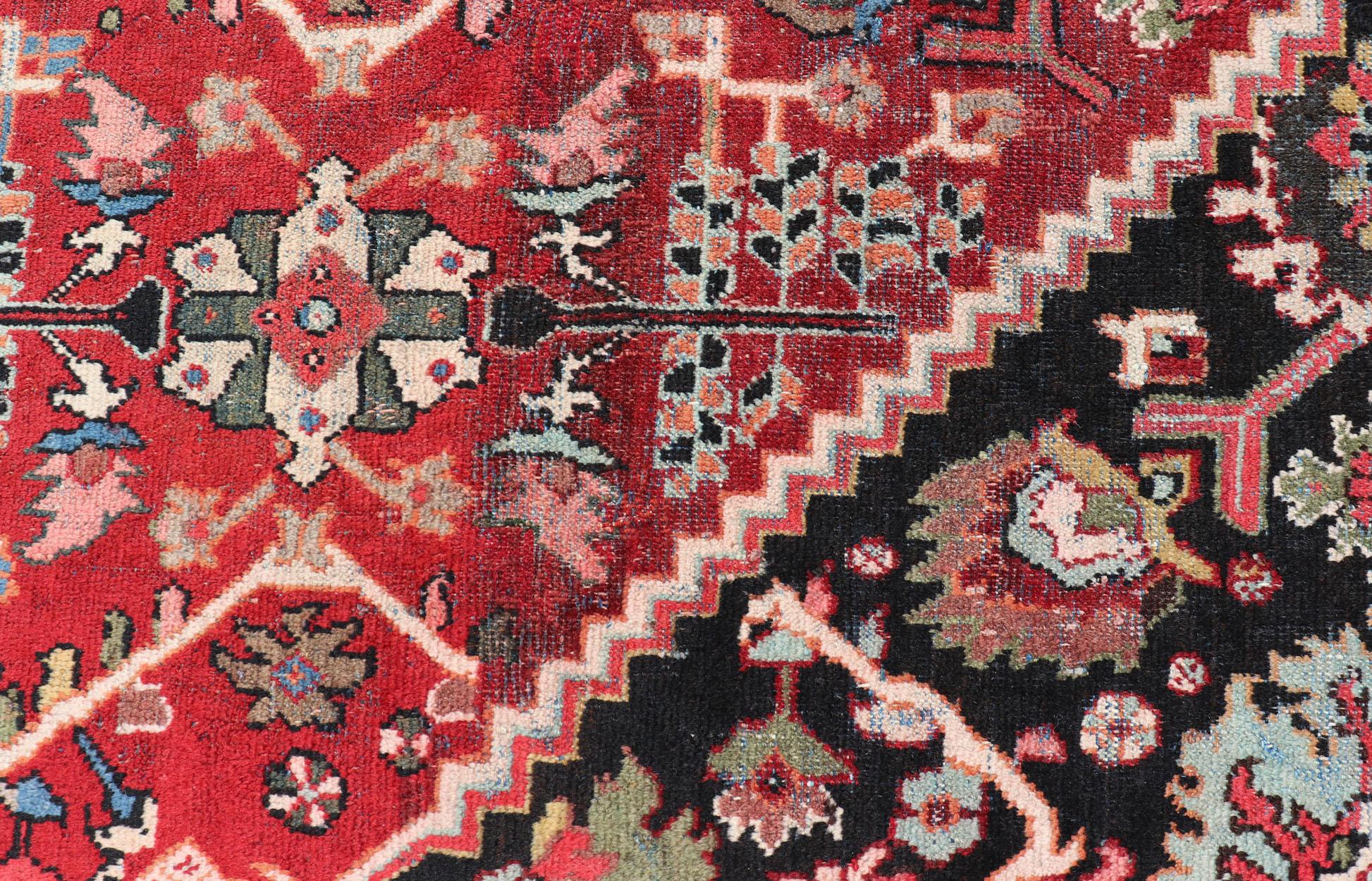 Großer antiker handgeknüpfter persischer Sultanabad-Mahal-Teppich mit Medaillonmuster im Zustand „Gut“ im Angebot in Atlanta, GA