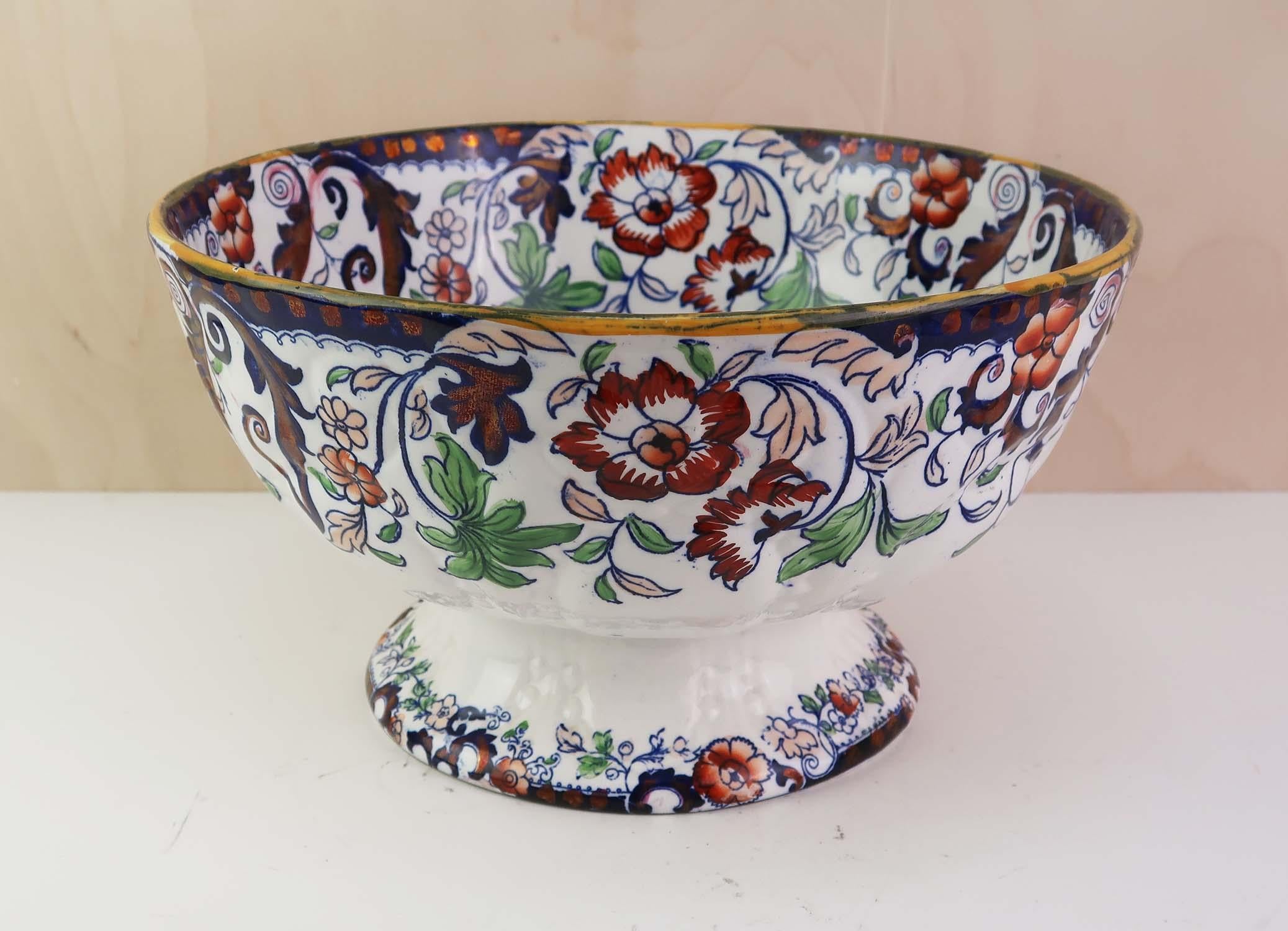 Peint à la main Grand bol ancien en poterie de pierre de fer peinte à la main. A.C.C. C.1860 en vente