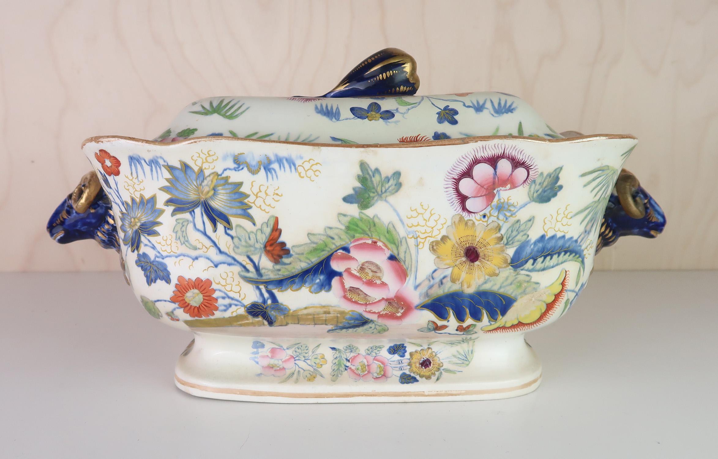 Wonderful ironstone pottery tureen

Hand painted decoration

Marked on underside - Britannicus Dreseden China. Possibly Ridgway

Condition commensurate with the age of the piece. Good condition / slight paint loss on 2 of the pink flowers. Clearly
