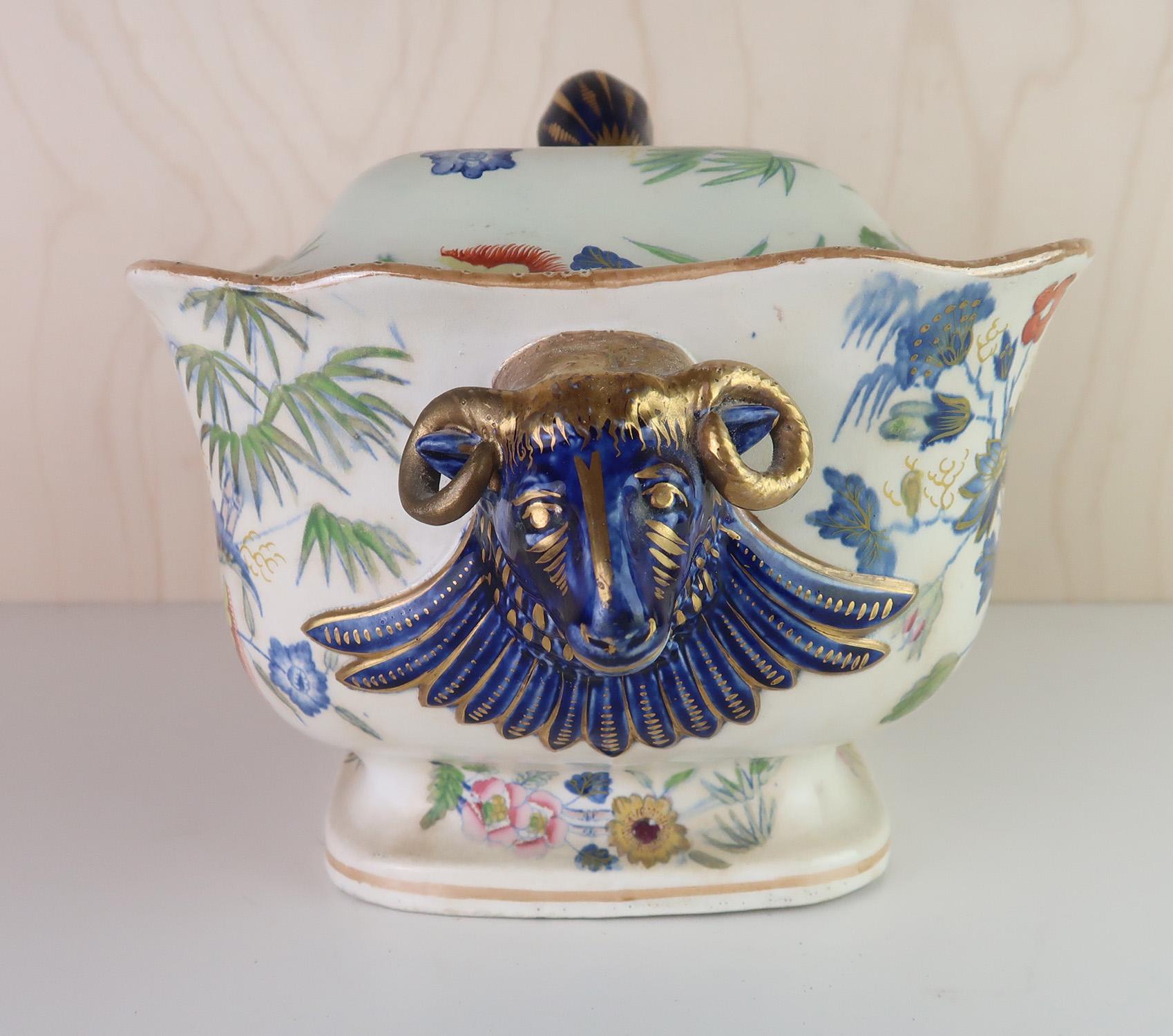 Large Antique Hand Painted Ironstone Pottery Tureen. English C.1820 In Good Condition For Sale In St Annes, Lancashire