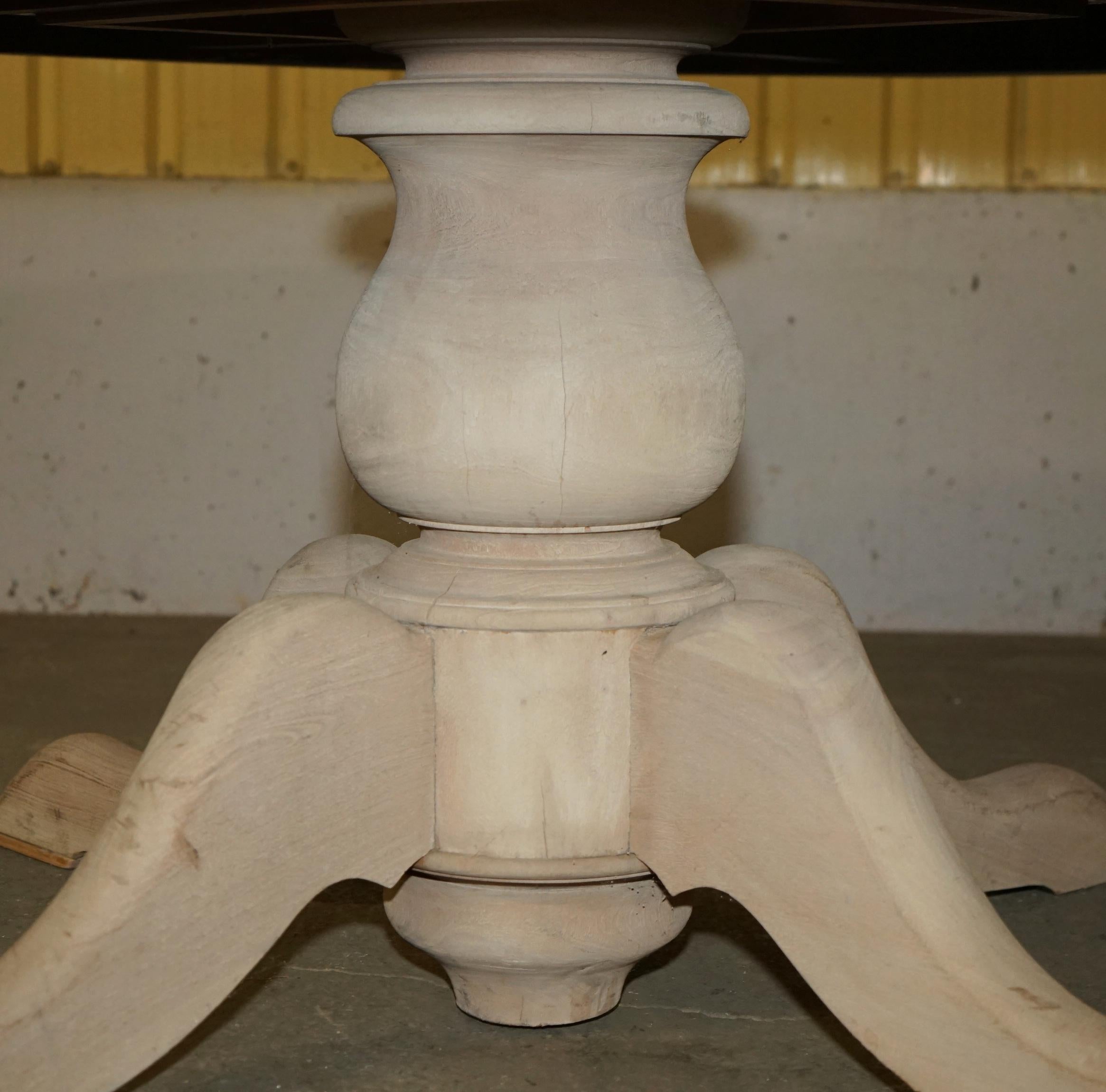 English LARGE ANTiQUE HARDWOOD LIMED ROUND DINING TABLE SEATS UPTO SIX PEOPLE WELL For Sale