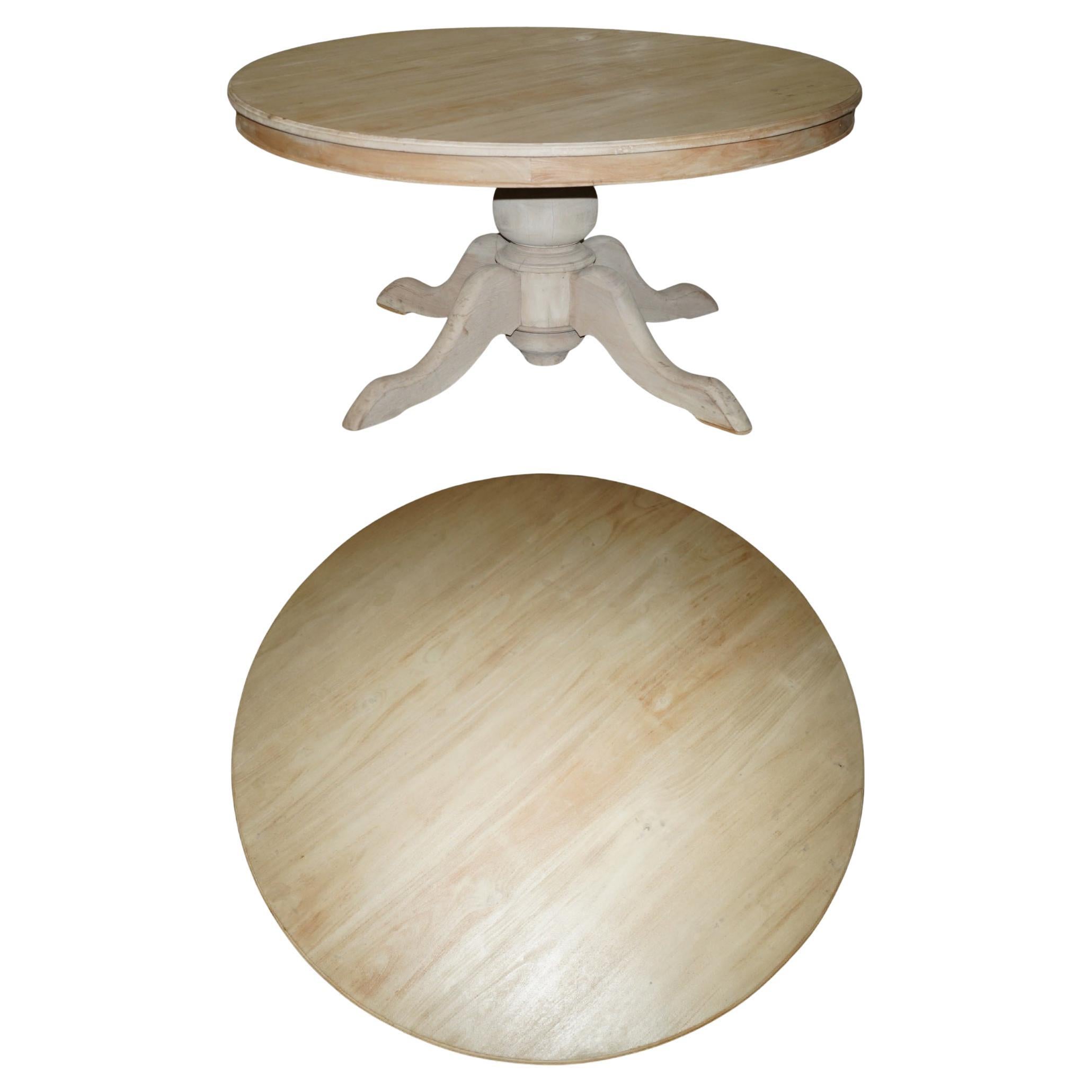 LARGE ANTiQUE HARDWOOD LIMED ROUND DINING TABLE SEATS UPTO SIX PEOPLE WELL For Sale
