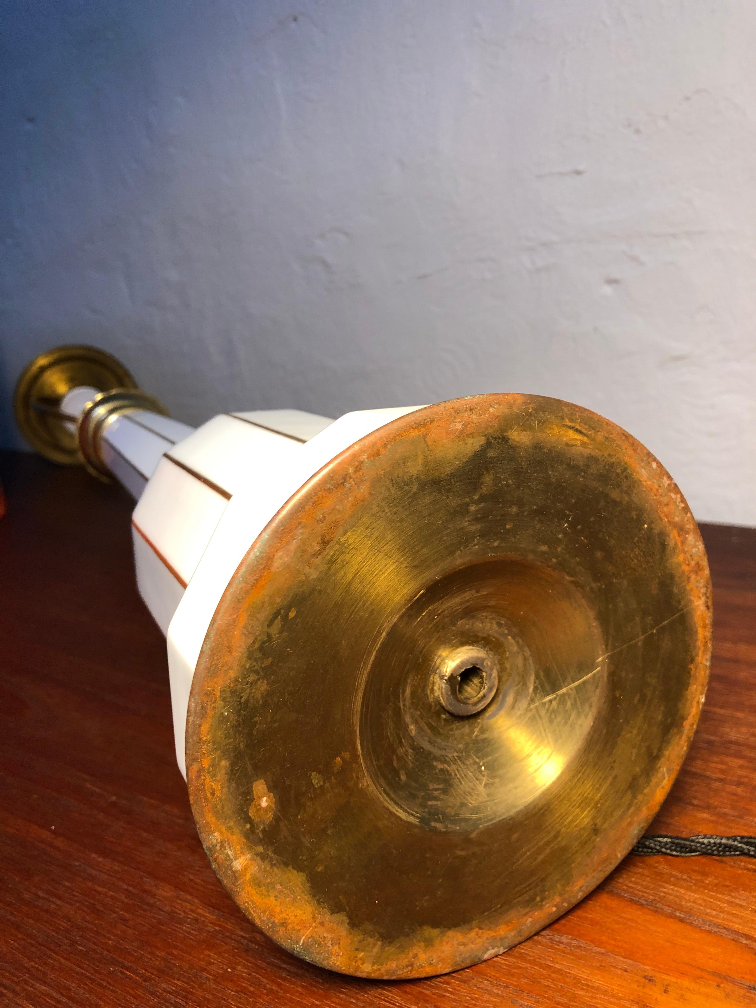 Grande lampe de bureau ancienne à huile électrifiée en céramique Heiberg en vente 2