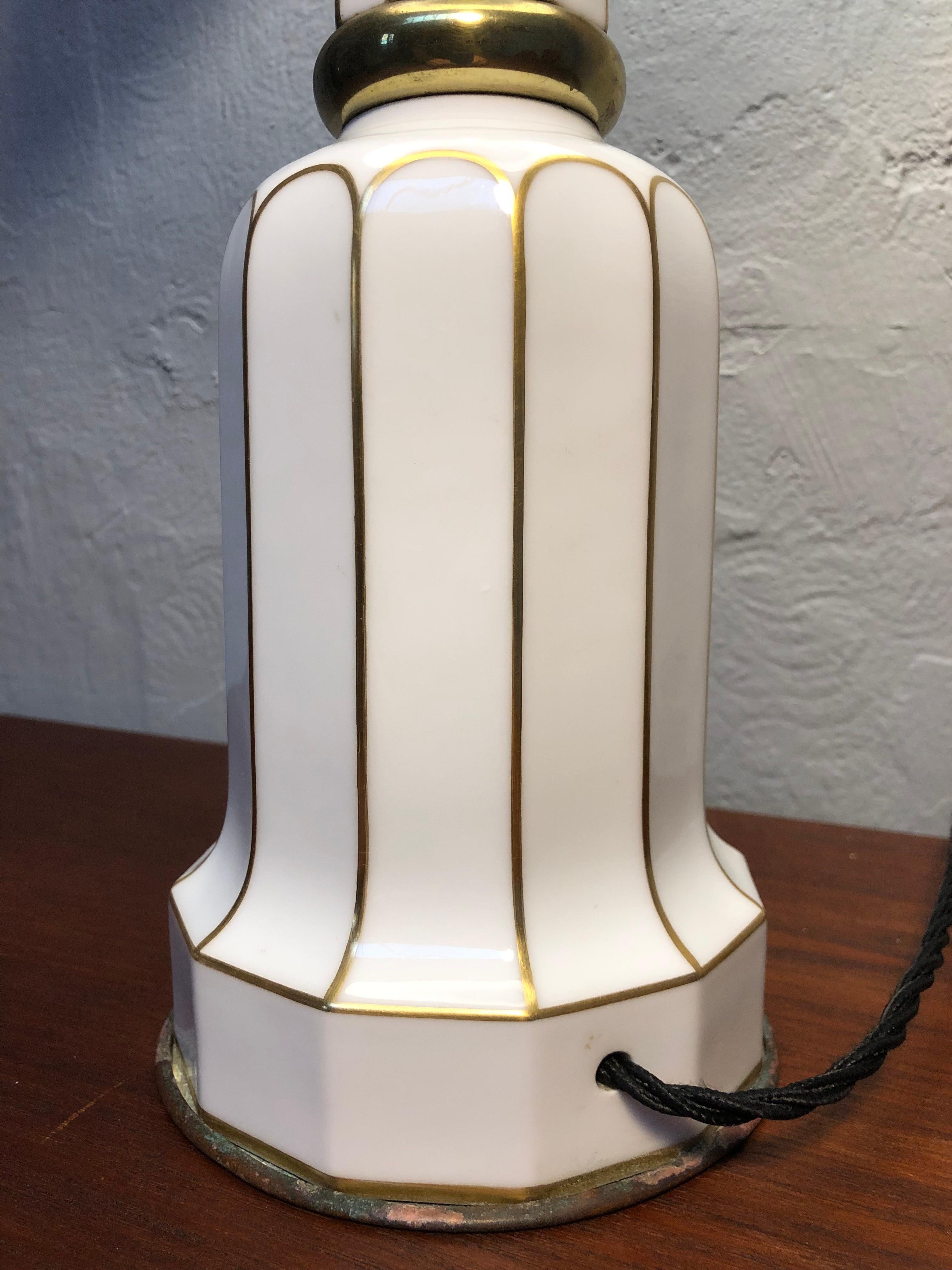 Danois Grande lampe de bureau ancienne à huile électrifiée en céramique Heiberg en vente