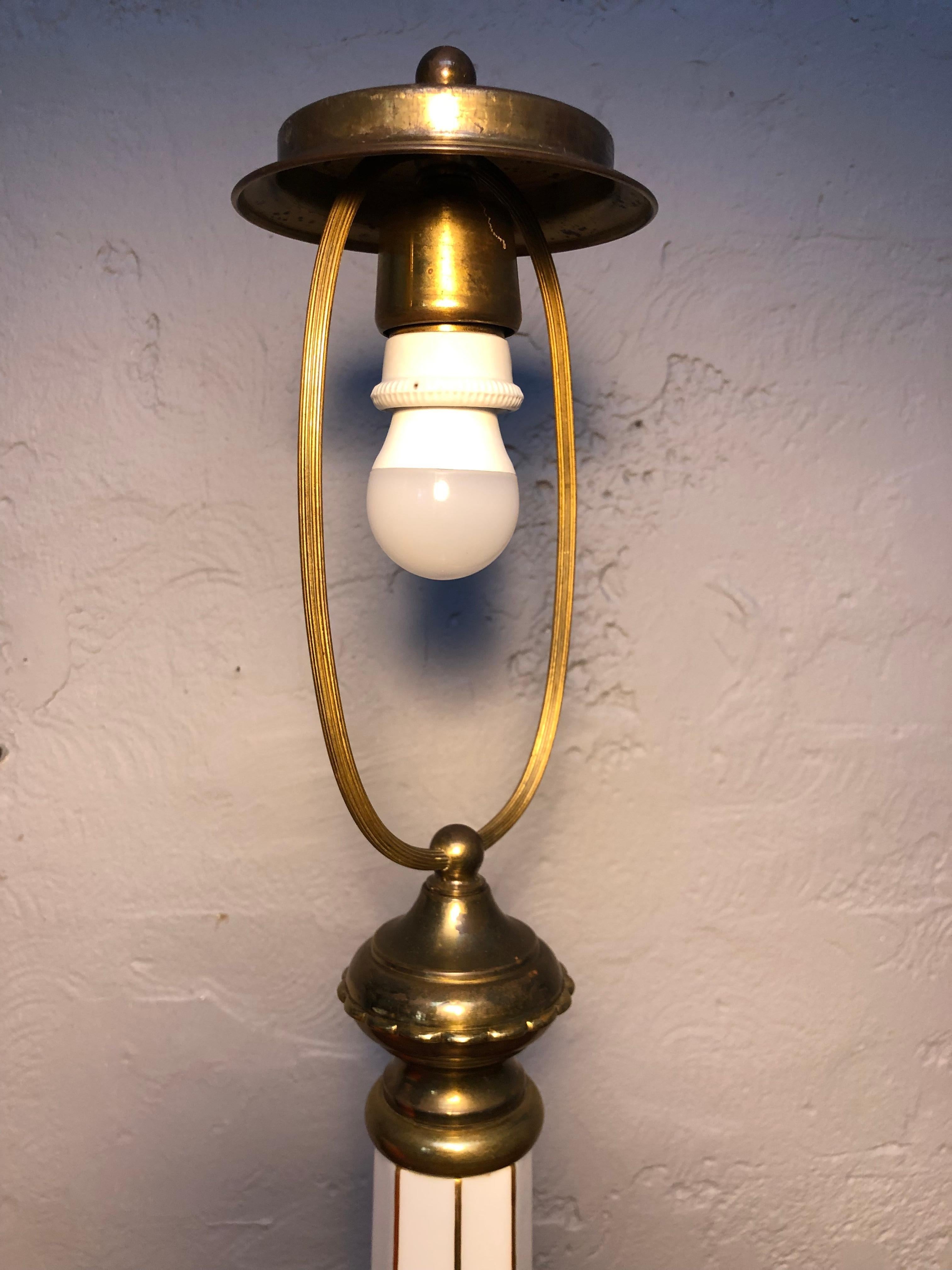 Fait main Grande lampe de bureau ancienne à huile électrifiée en céramique Heiberg en vente