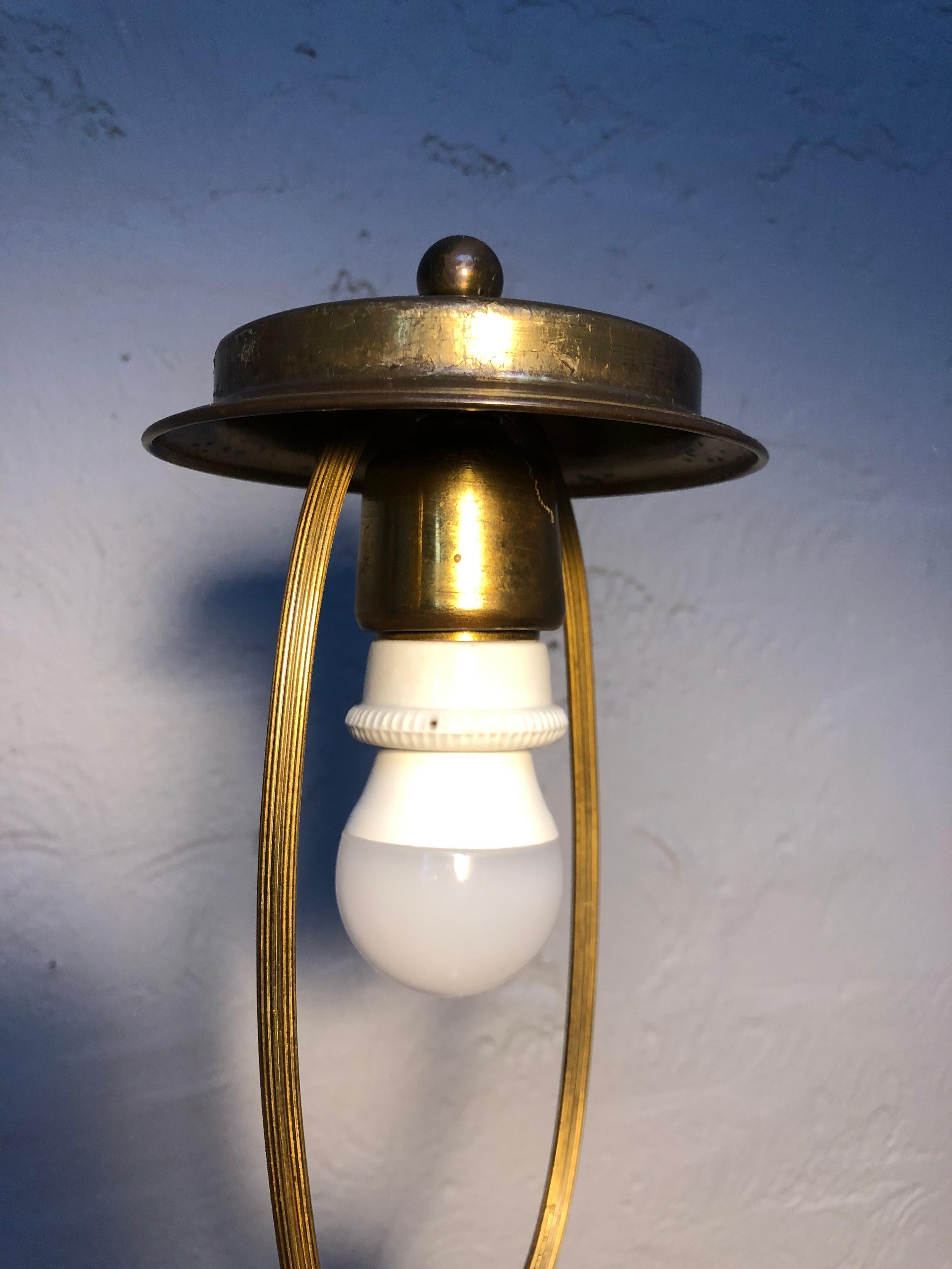 Laiton Grande lampe de bureau ancienne à huile électrifiée en céramique Heiberg en vente