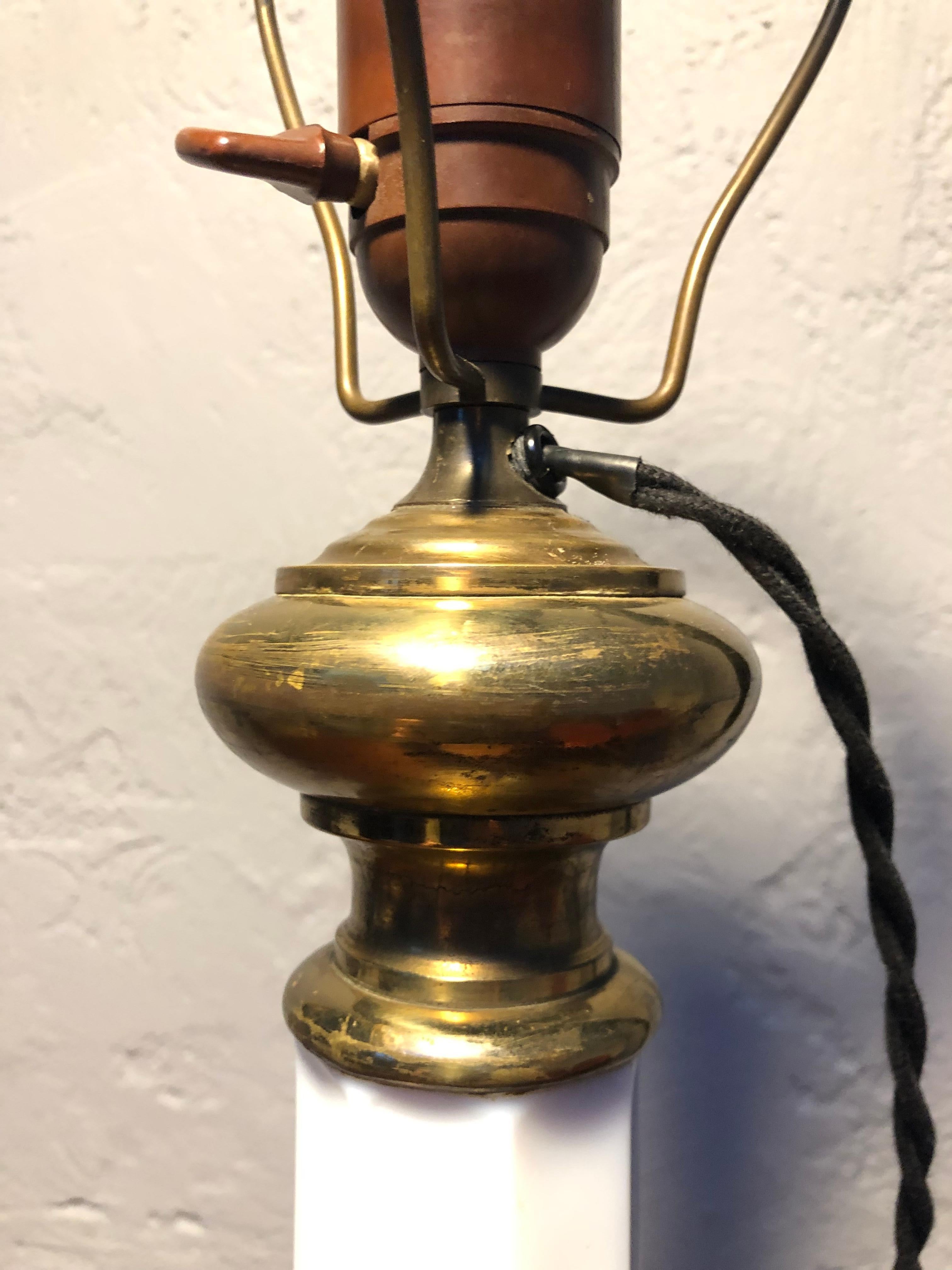 Große antike Heiberg Opalglas-Tischlampe, elektrifiziertes Öl, Heiberg im Angebot 3