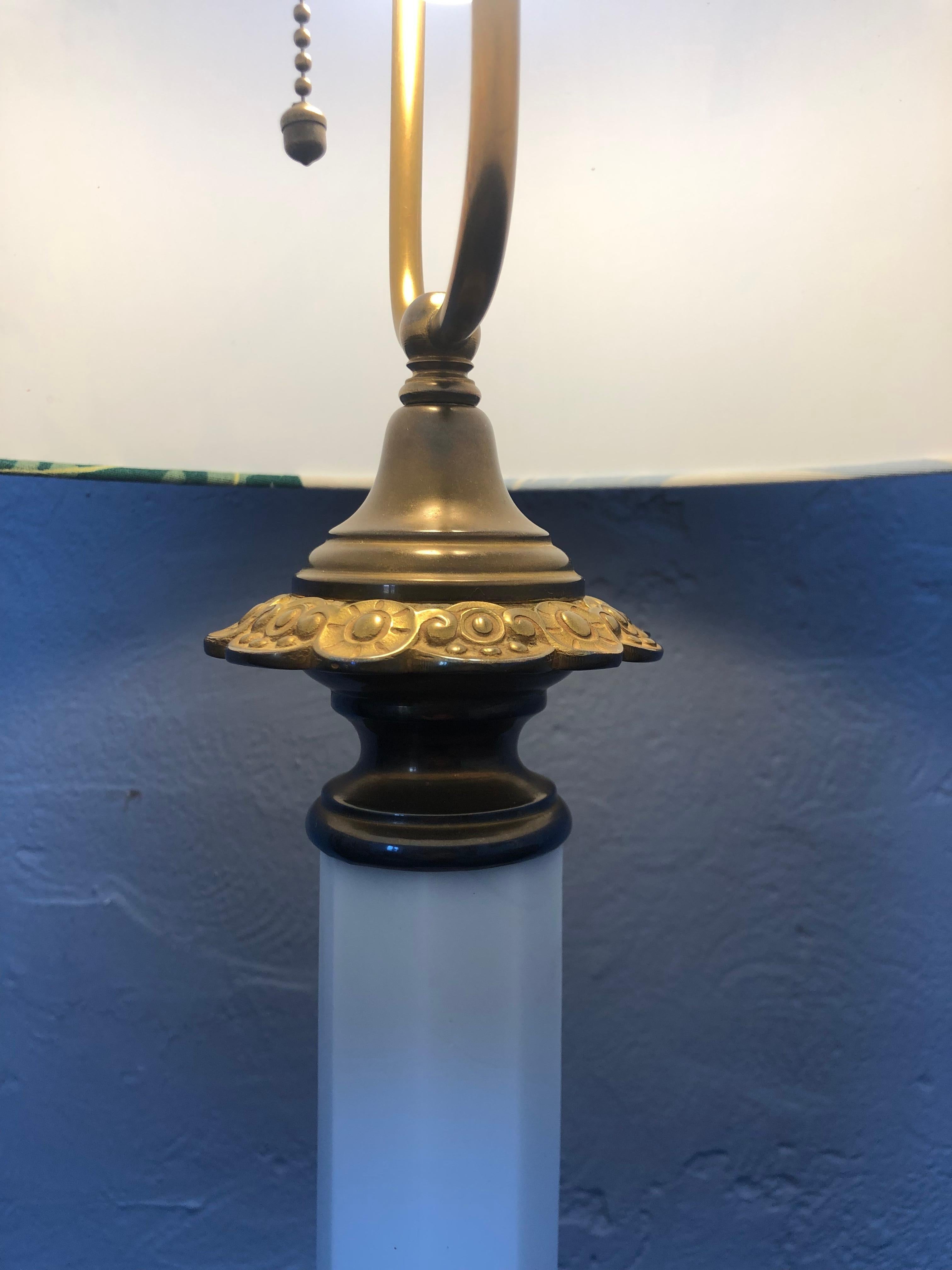 Début du 20ème siècle Grande lampe de bureau ancienne en verre opalin Heiberg des années 1920 en vente
