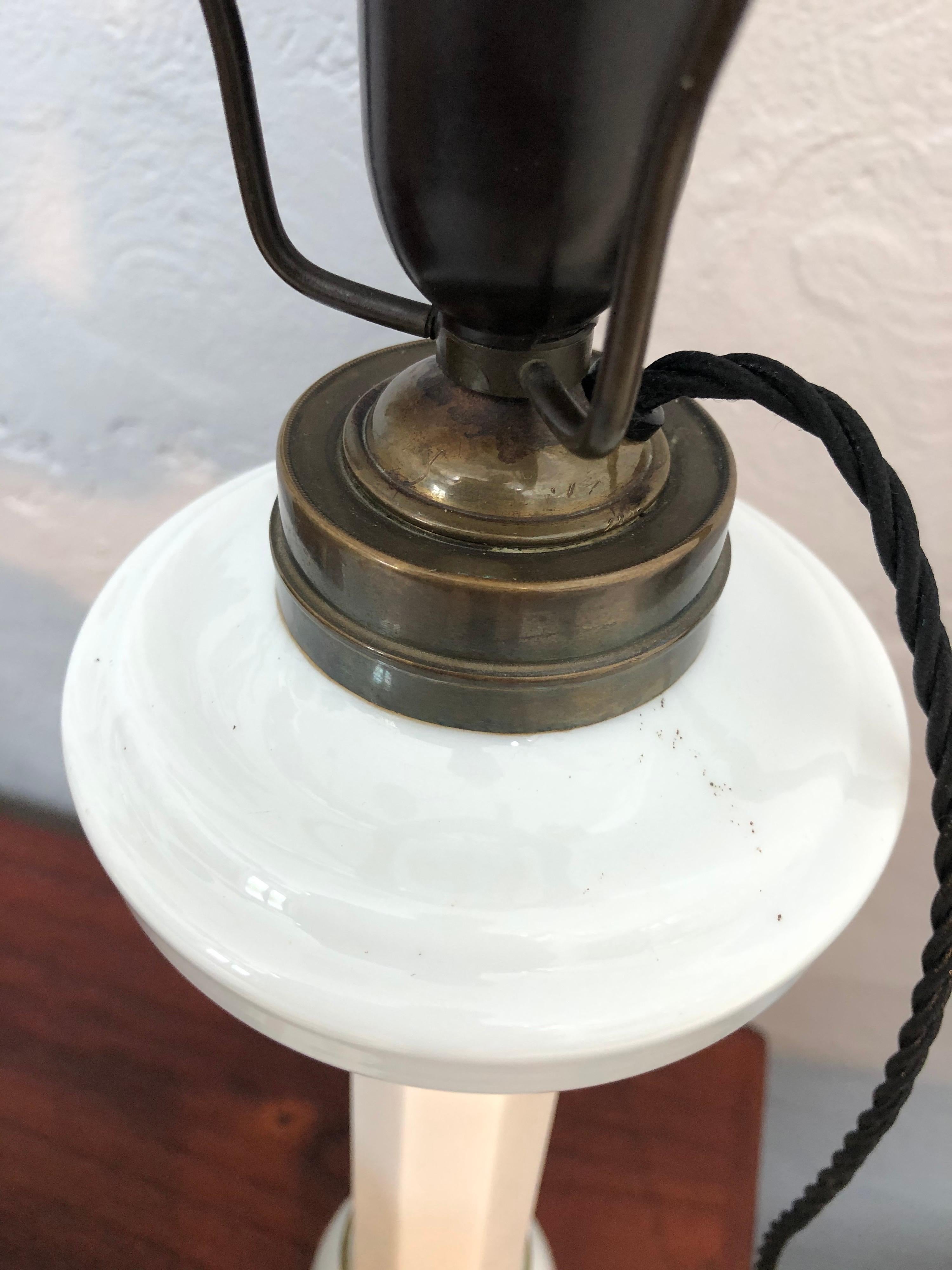 Grande lampe de bureau ancienne à l'huile/électrique en porcelaine Heiberg en vente 1