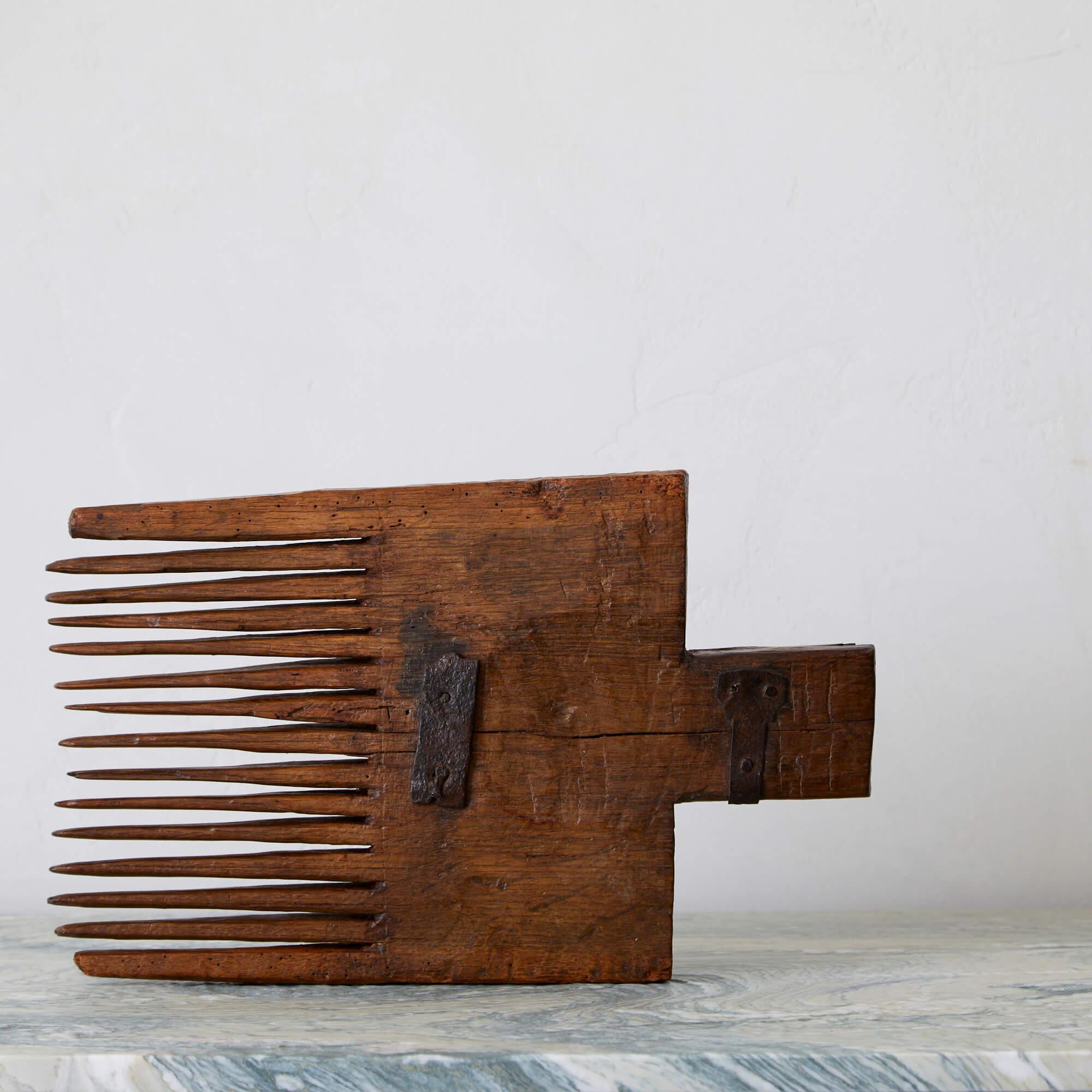 XVIIIe siècle et antérieur Grand peigne en chanvre ancien en vente