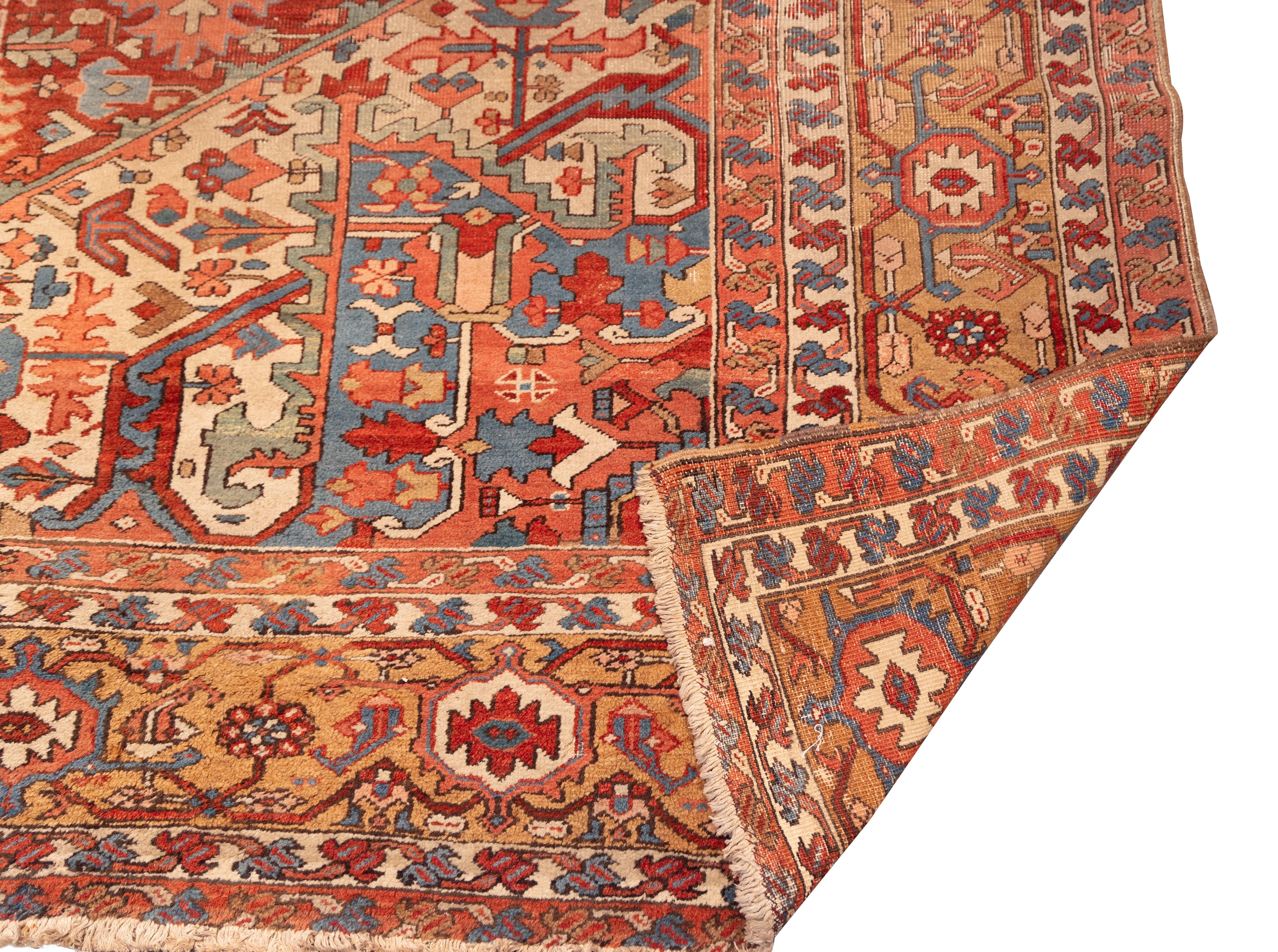 Persiano Large antique Heriz early 20th cent. in vendita