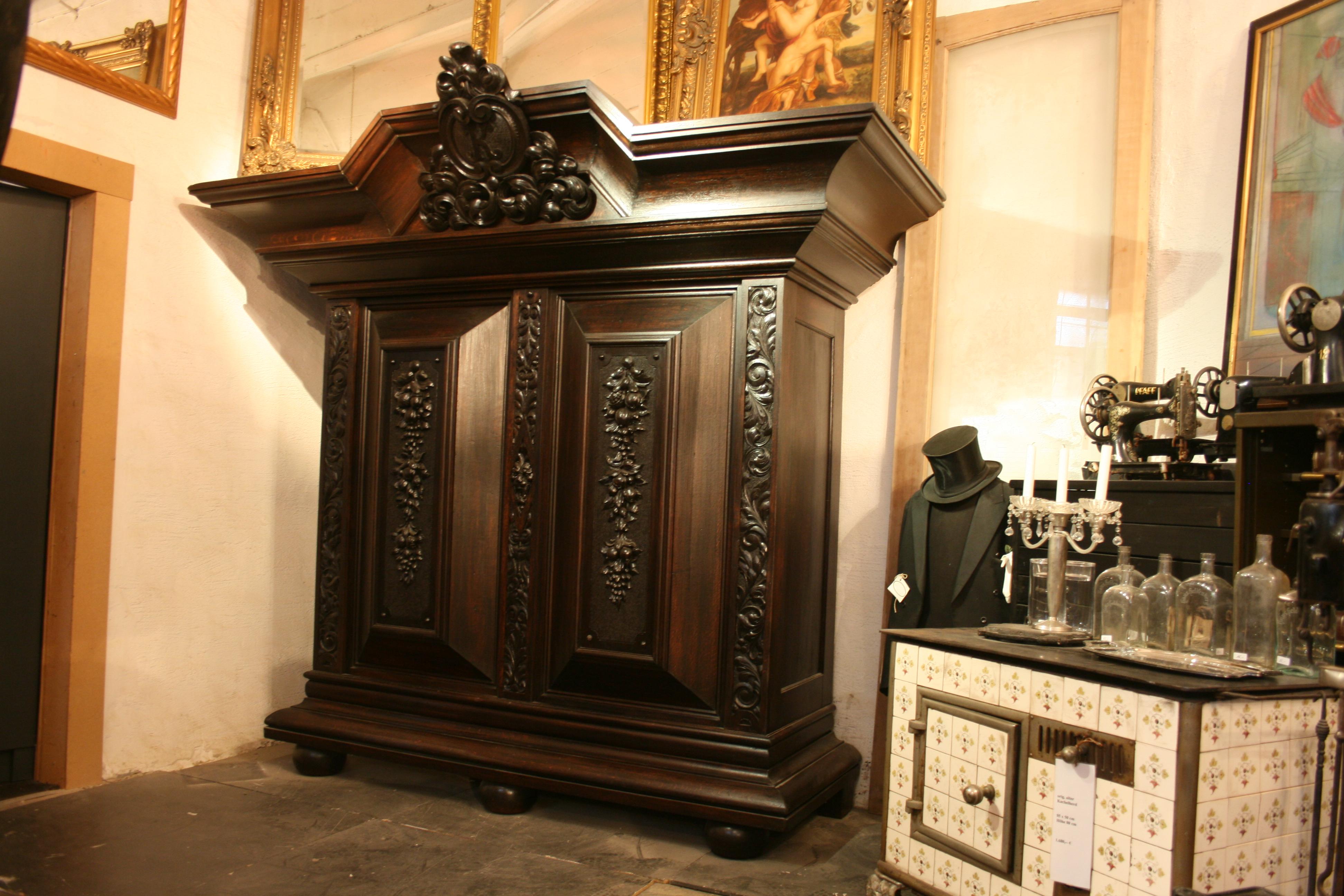 Late 19th Century German Baroque Style Historicism Cabinet made of Oak In Good Condition In Dusseldorf, DE