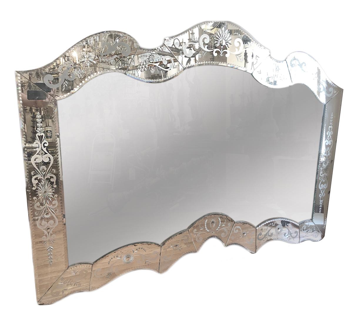 Grand miroir vénitien horizontal ancien Bon état - En vente à New York, NY