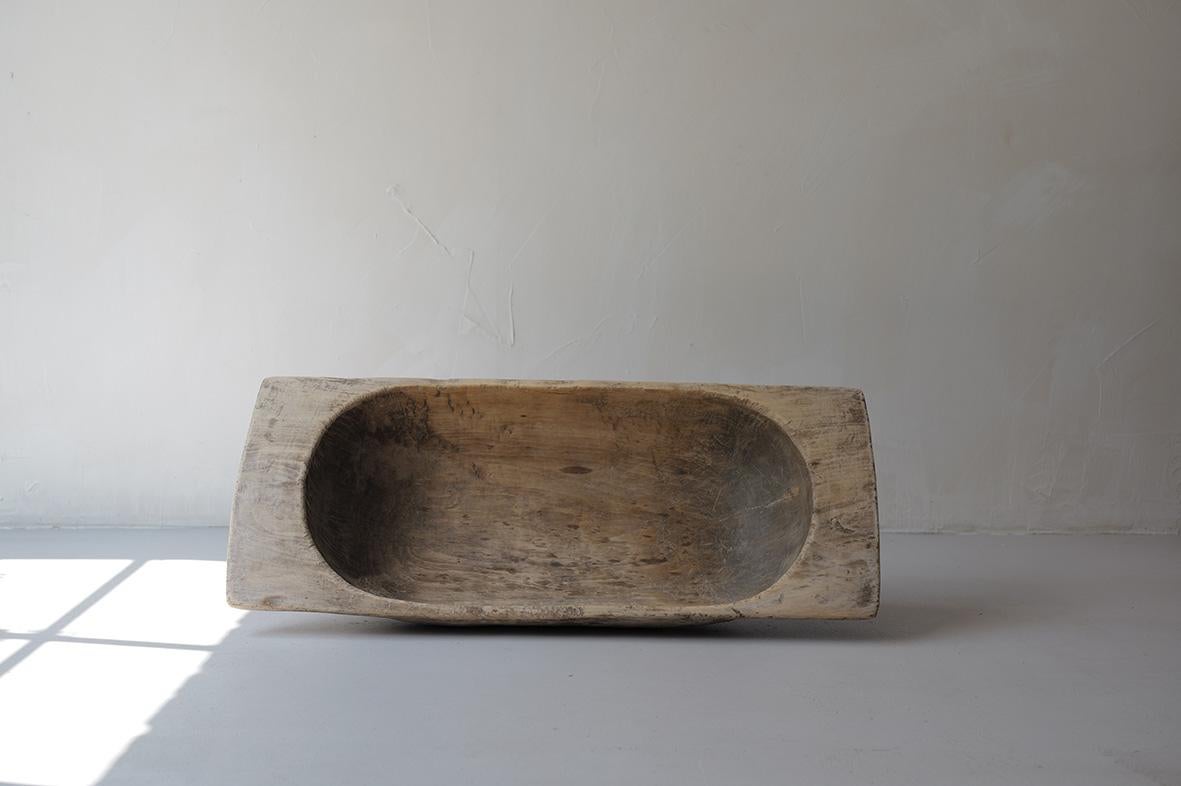 Large Antique Hungarian Dough Bowl – Hand-Carved Bowl, Early 1900s In Good Condition For Sale In BRIGHTON, AU