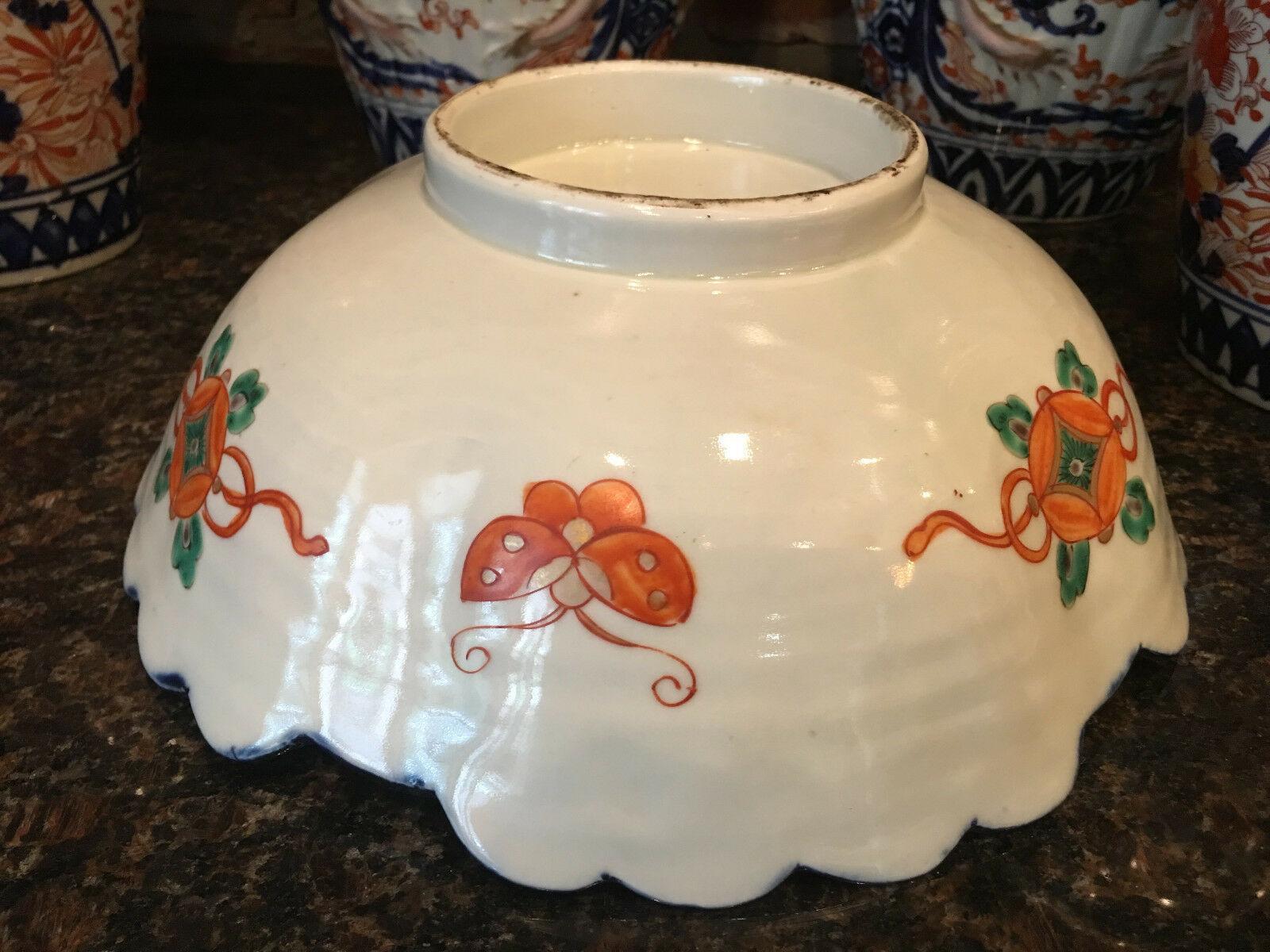 19th century Imari Scalloped Bowl Japanese Ceramic Porcelain Hand Painted Vase For Sale 3