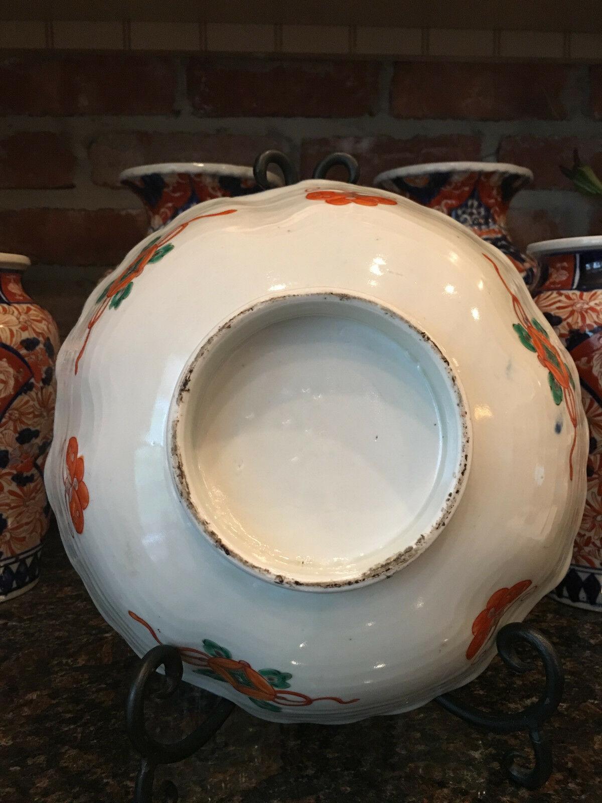 19th century Imari Scalloped Bowl Japanese Ceramic Porcelain Hand Painted Vase For Sale 5