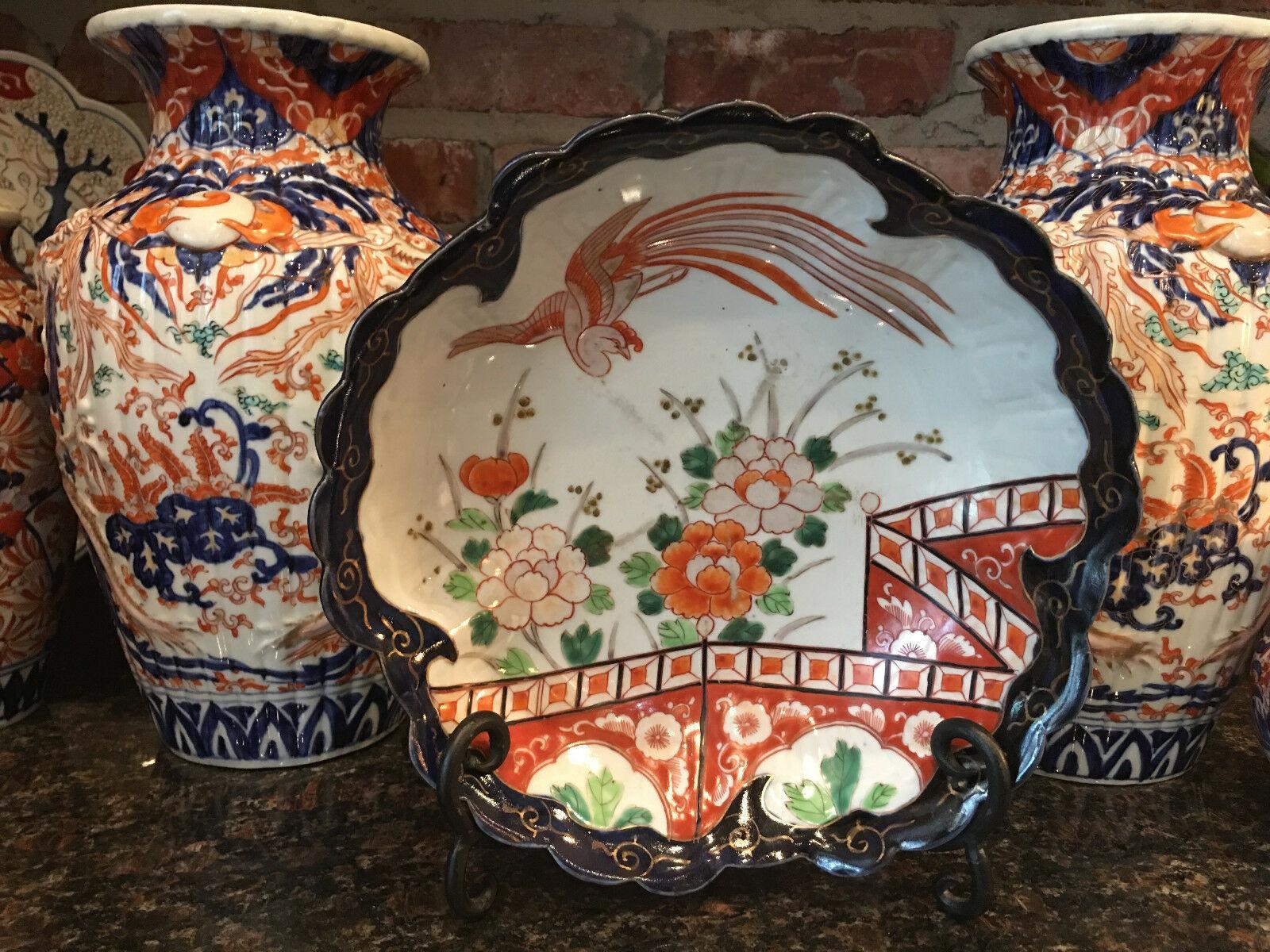 Handbemalte Imari-Vase aus japanischem Keramikporzellan mit Wellenschliff, 19. Jahrhundert (Britisch) im Angebot