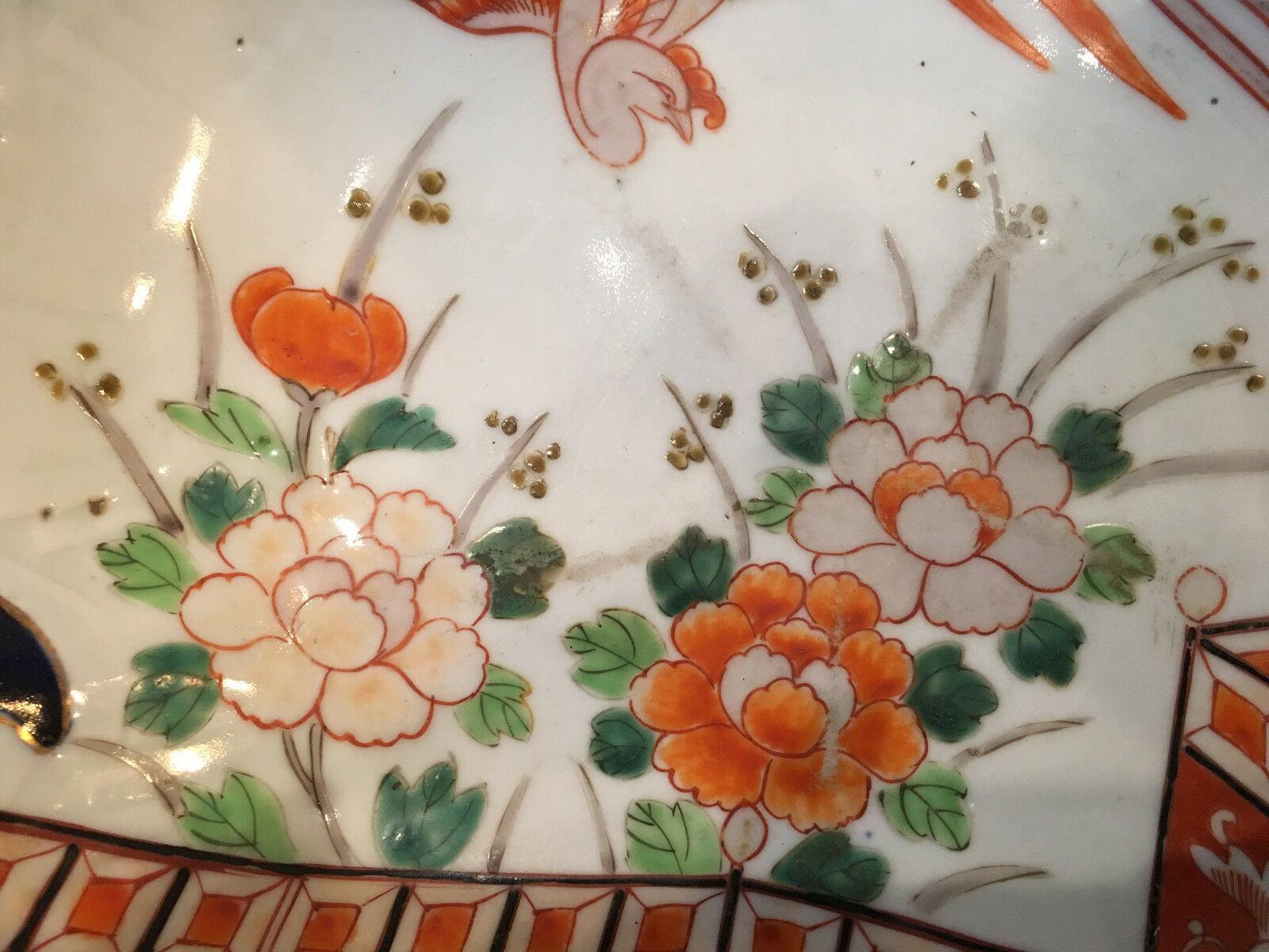 Hand-Painted 19th century Imari Scalloped Bowl Japanese Ceramic Porcelain Hand Painted Vase For Sale