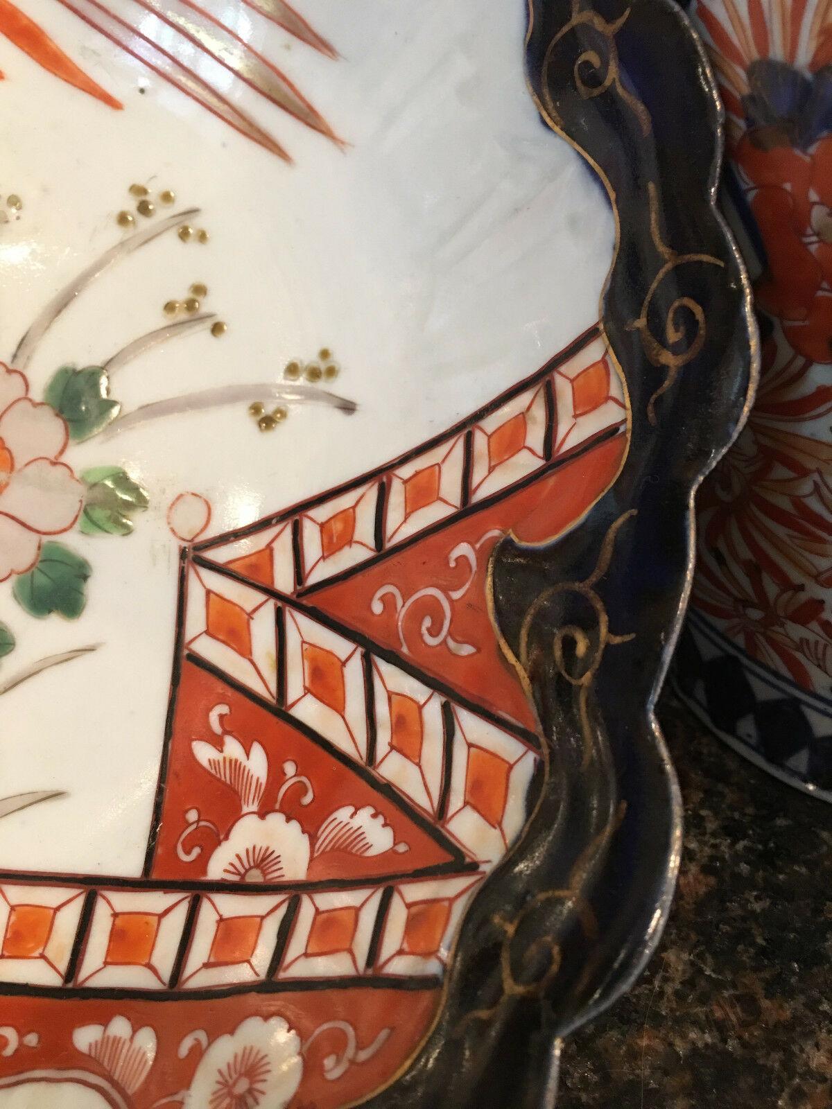 19th century Imari Scalloped Bowl Japanese Ceramic Porcelain Hand Painted Vase For Sale 1