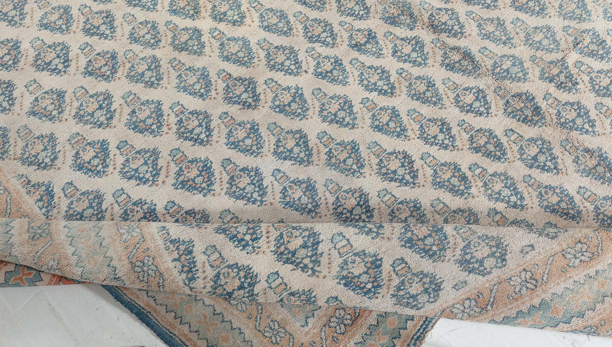 Large antique Indian Agra beige background rug
Size: 14'10