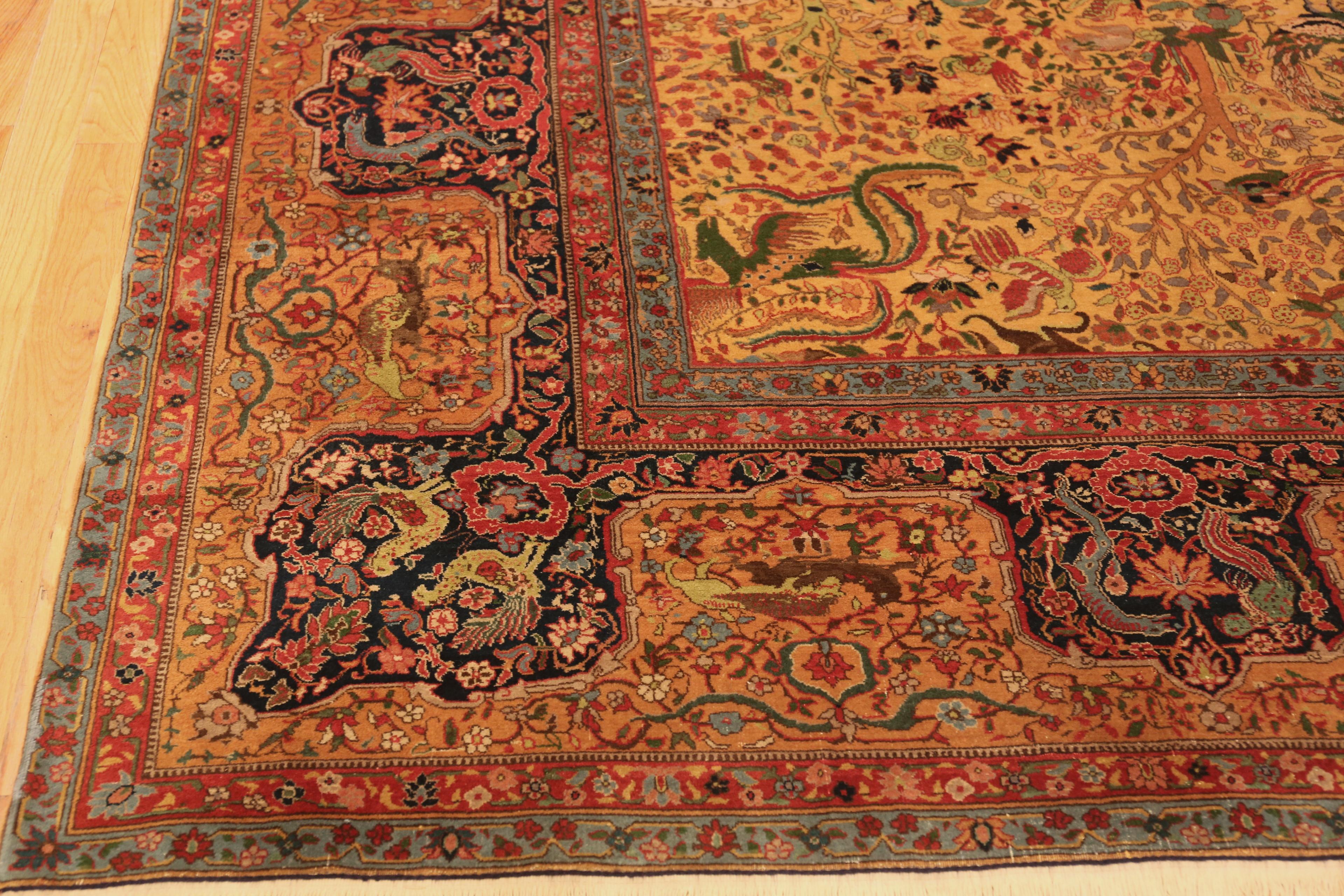 Antique Indian Agra Rug. Size: 11 ft x 17 ft 8 in In Good Condition For Sale In New York, NY