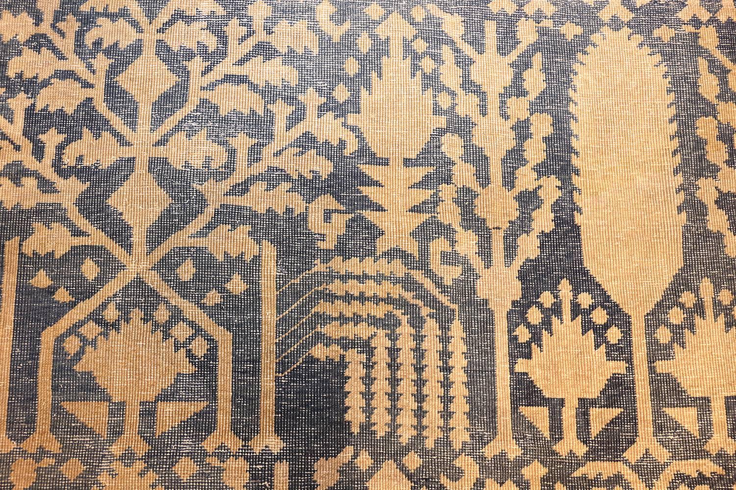 Großer antiker indischer Teppich, Herkunftsland: Indien, CIRCA Datum: Erstes Quartal des zwanzigsten Jahrhunderts. Größe: 3,3 m x 5,64 m (10 ft 10 in x 18 ft 6 in).