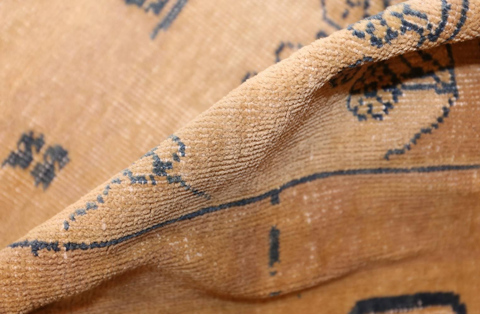Annodato a mano Tappeto indiano antico. Dimensioni: 10 ft 10 in x 18 ft 6 in (3,3 m x 5,64 m) in vendita