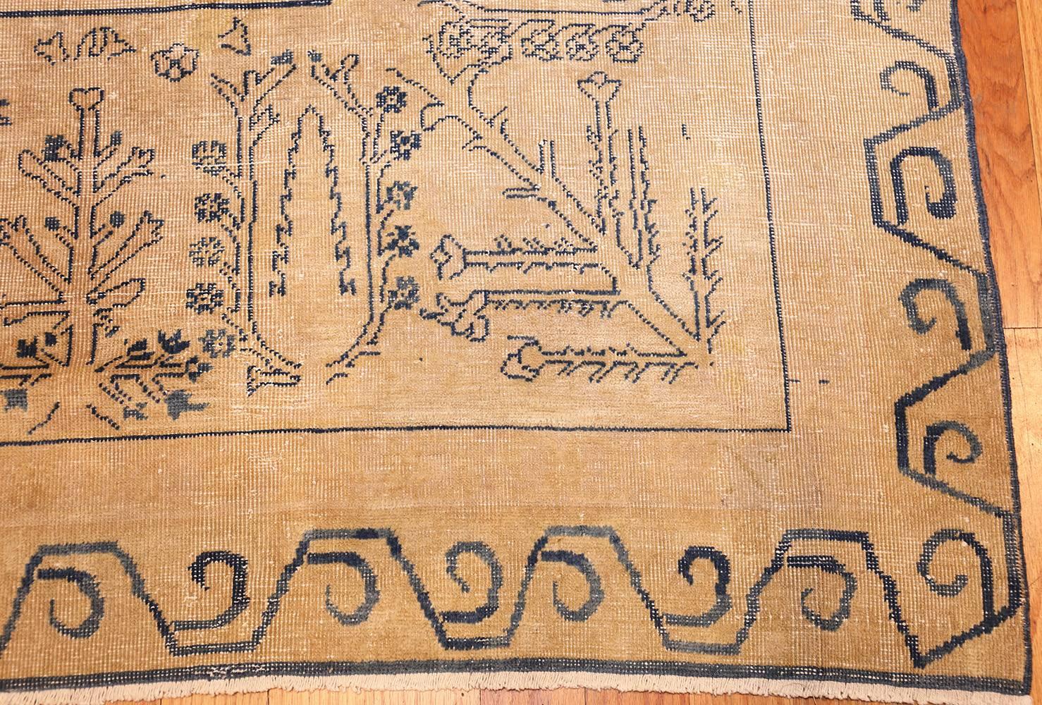 Antiker indischer Teppich. Größe: 3,3 m x 5,64 m (10 ft 10 in x 18 ft 6 in) (20. Jahrhundert) im Angebot