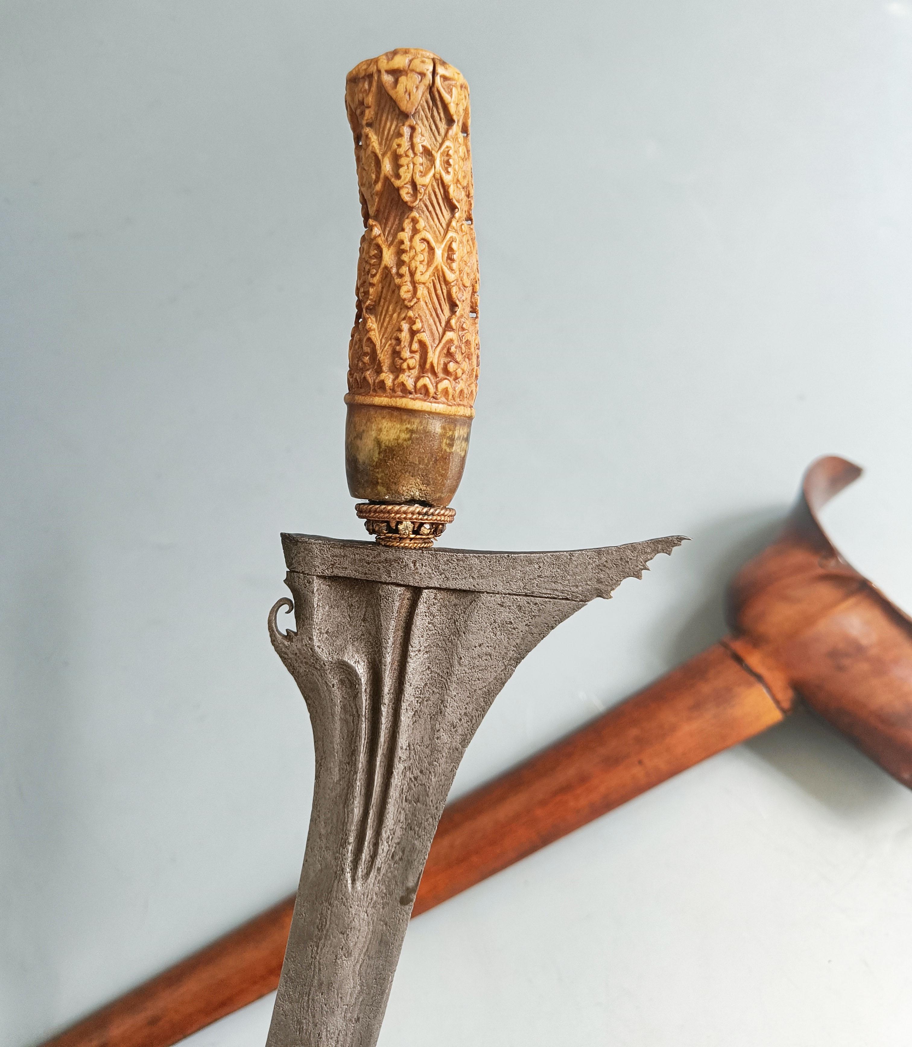 Indonésien Grande dague ancienne en Kris indonésien - Armes ethnographiques de collection en vente