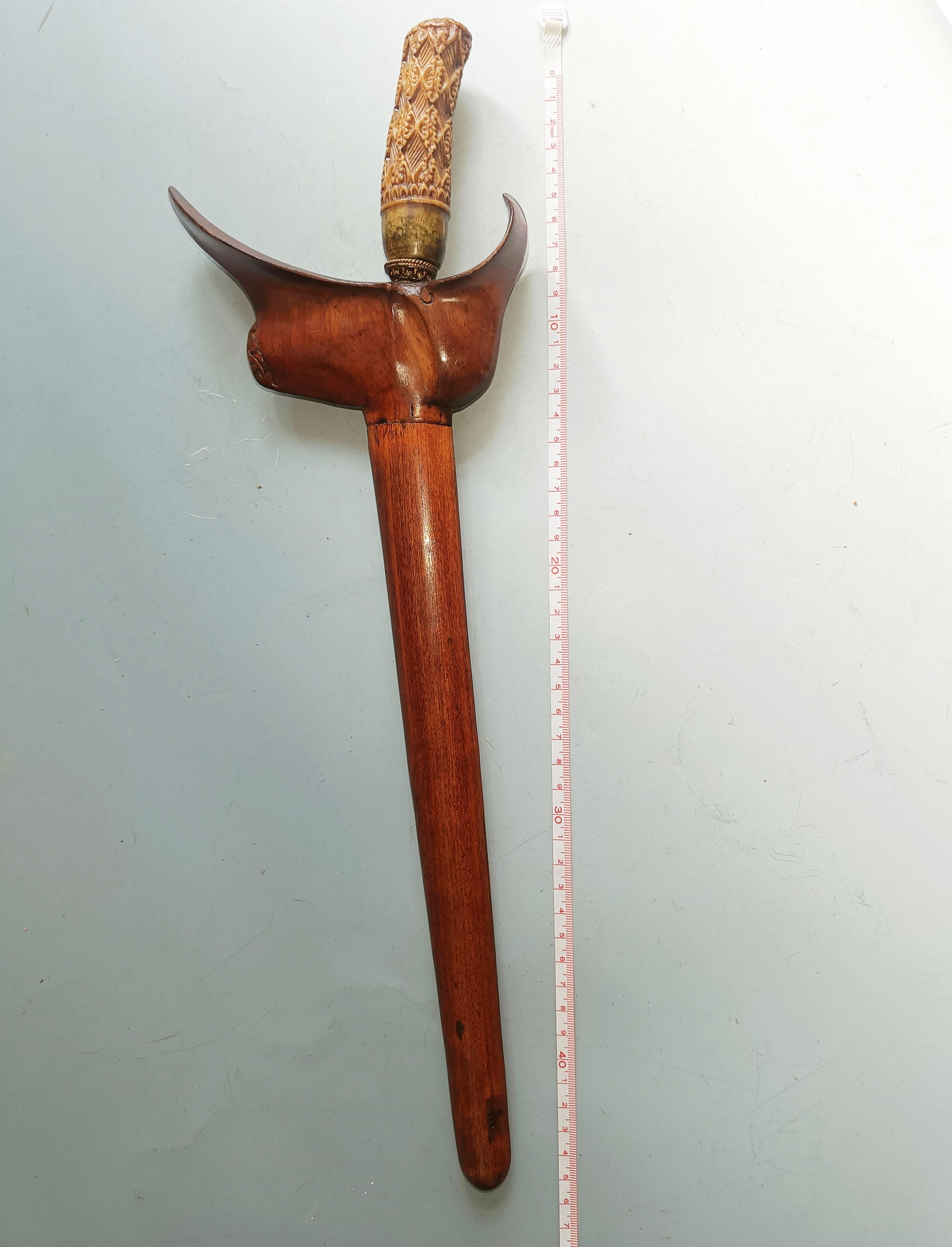 Fait main Grande dague ancienne en Kris indonésien - Armes ethnographiques de collection en vente