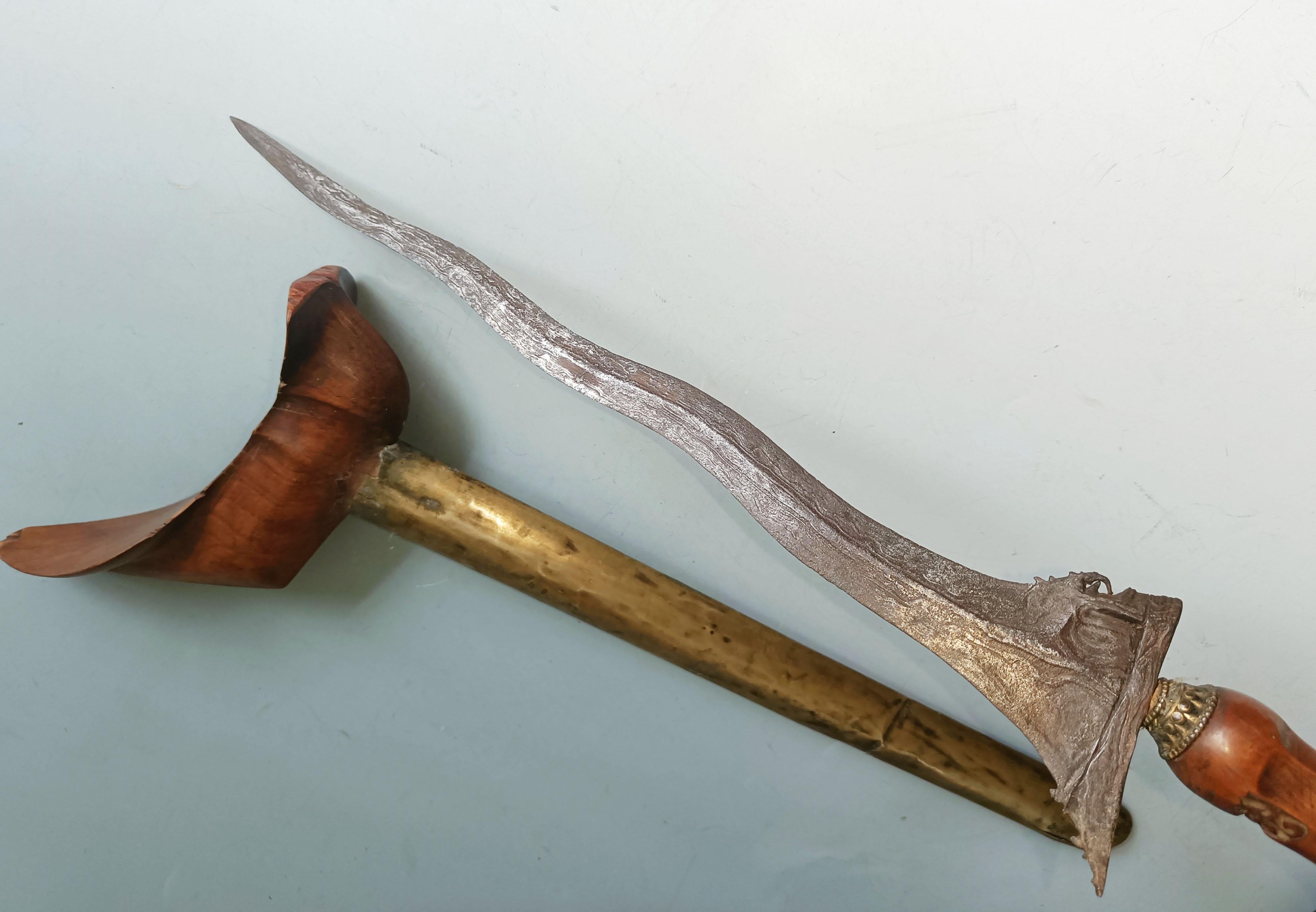 Pugnale Kris indonesiano antico di grandi dimensioni - Armi etnografiche da collezione In condizioni buone in vendita a London, GB