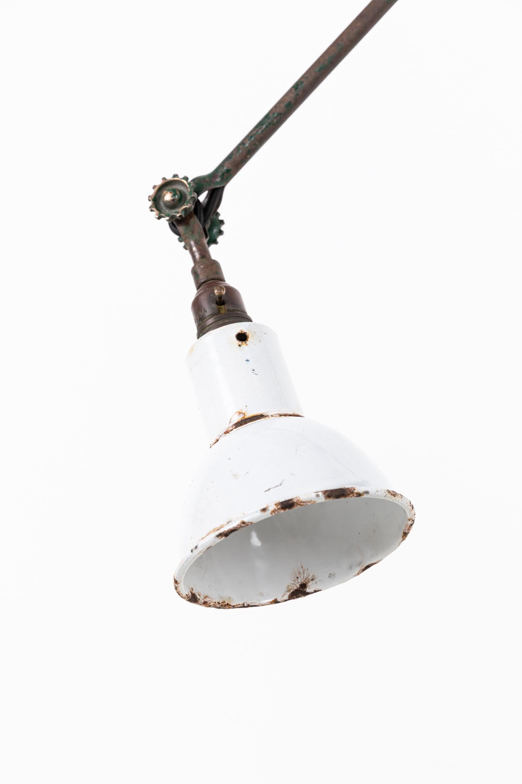 Large Antique Industrial Cogged Dugdills Machinist's Wall Desk Lamp c1910 In Fair Condition In London, GB
