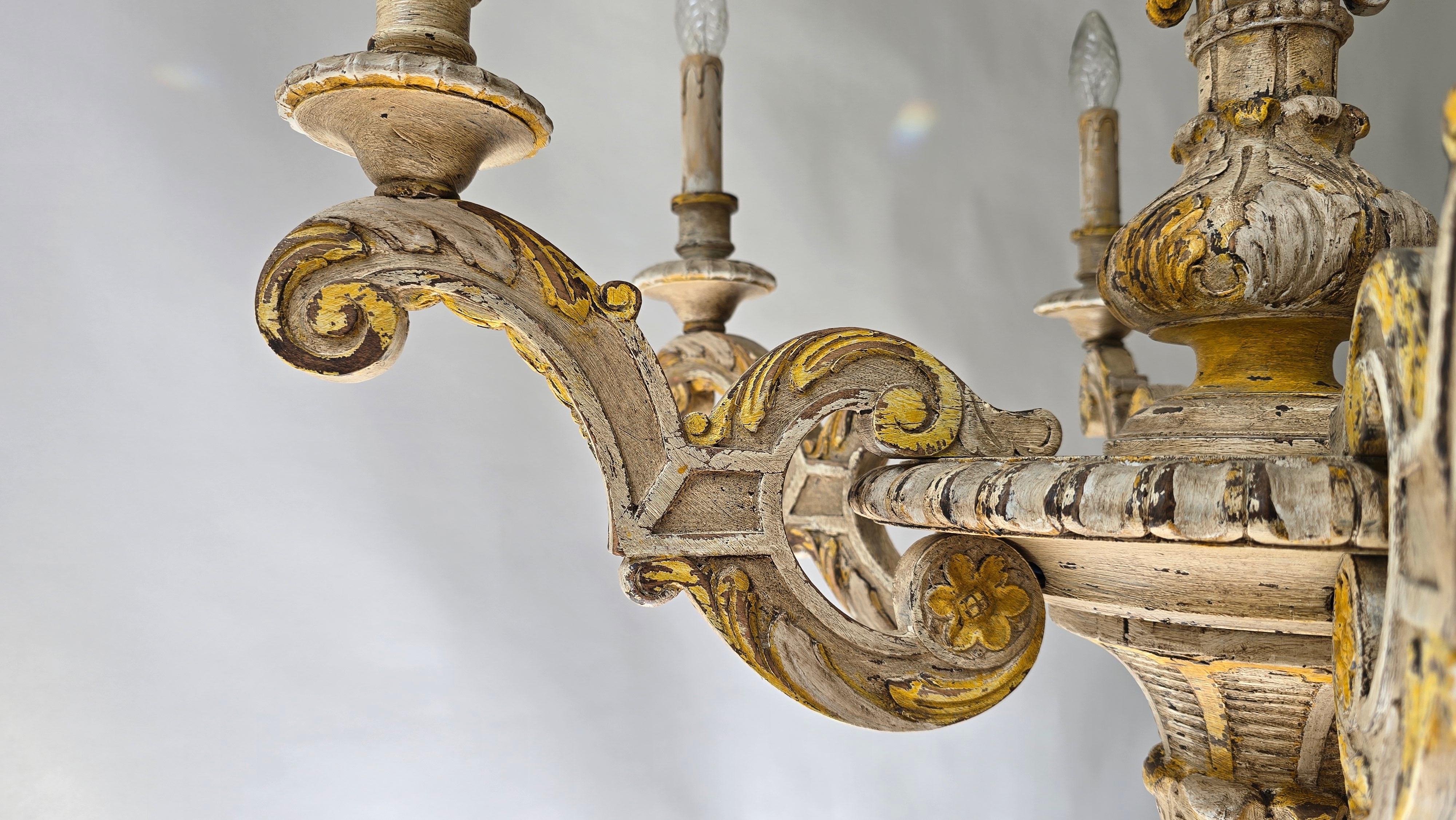 Large Antique Italian Baroque Chandelier in Carved Wood, Rustic Wabi-Sabi Patin For Sale 2