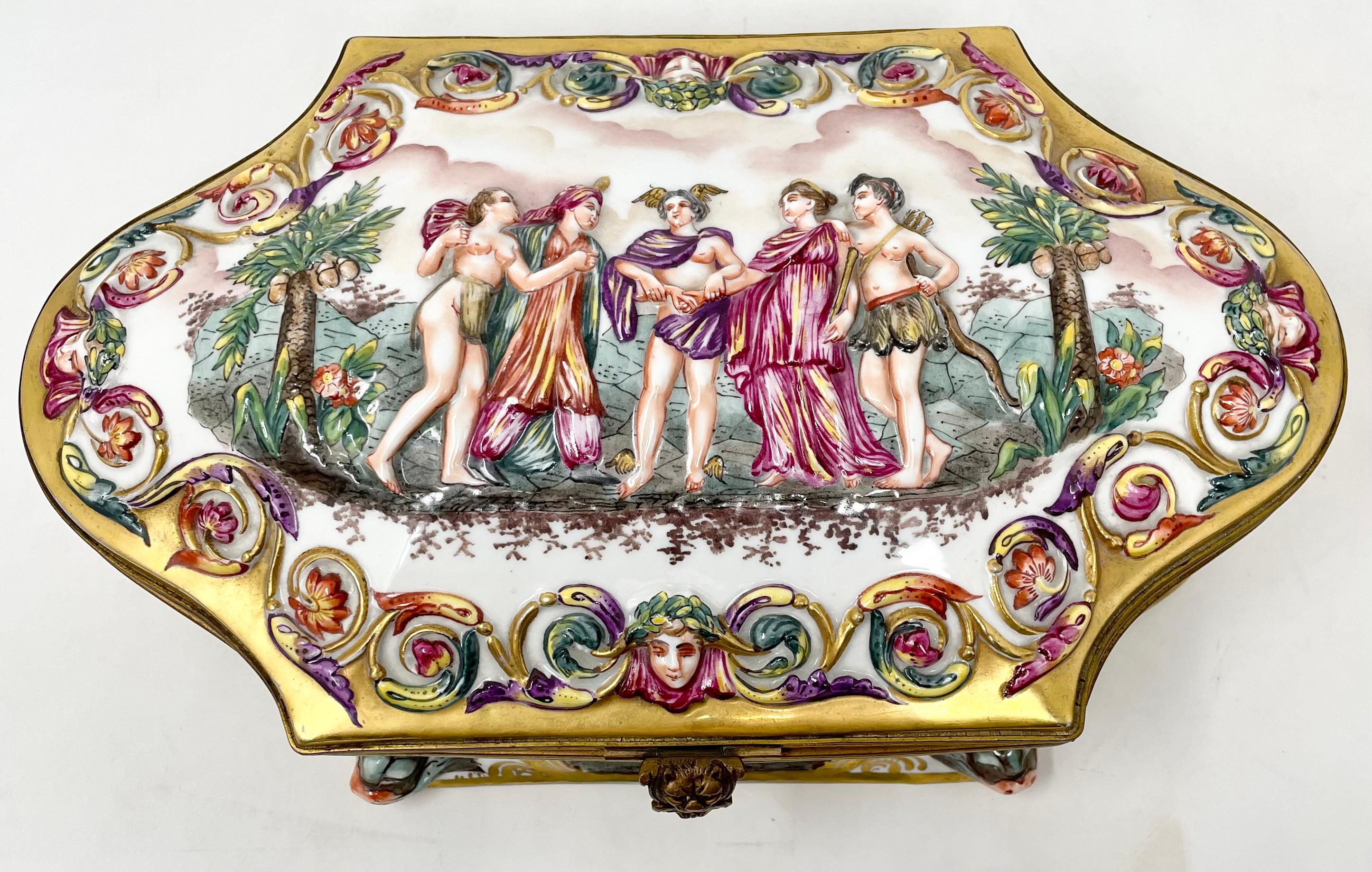 Large Antique Italian Capo di Monte Hand-Painted Porcelain Jewel Box circa 1900. In Good Condition For Sale In New Orleans, LA