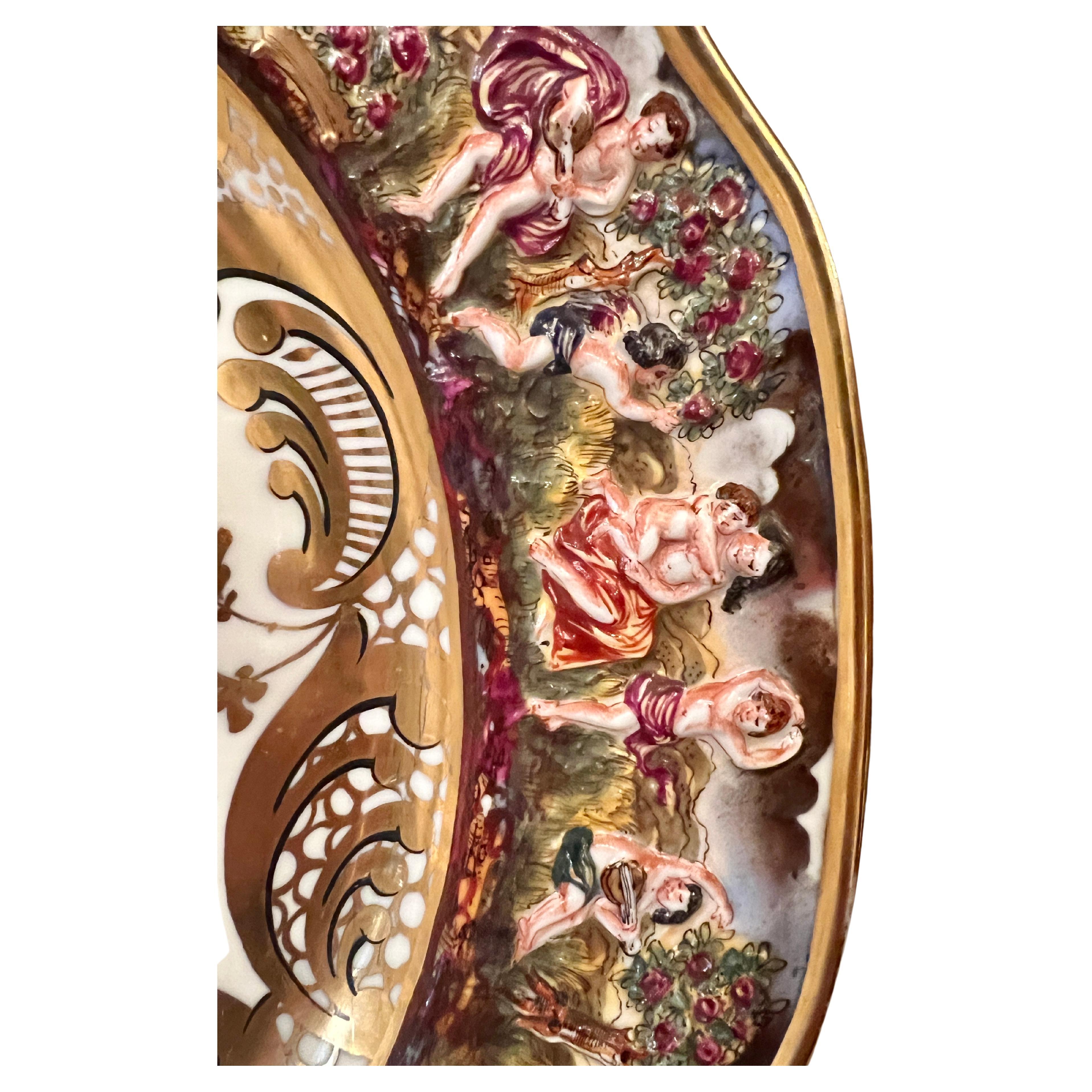 Große antike italienische „Capo Di Monte“-Porzellanterrine, handbemalte Terrine und Teller aus Porzellan. im Angebot 4