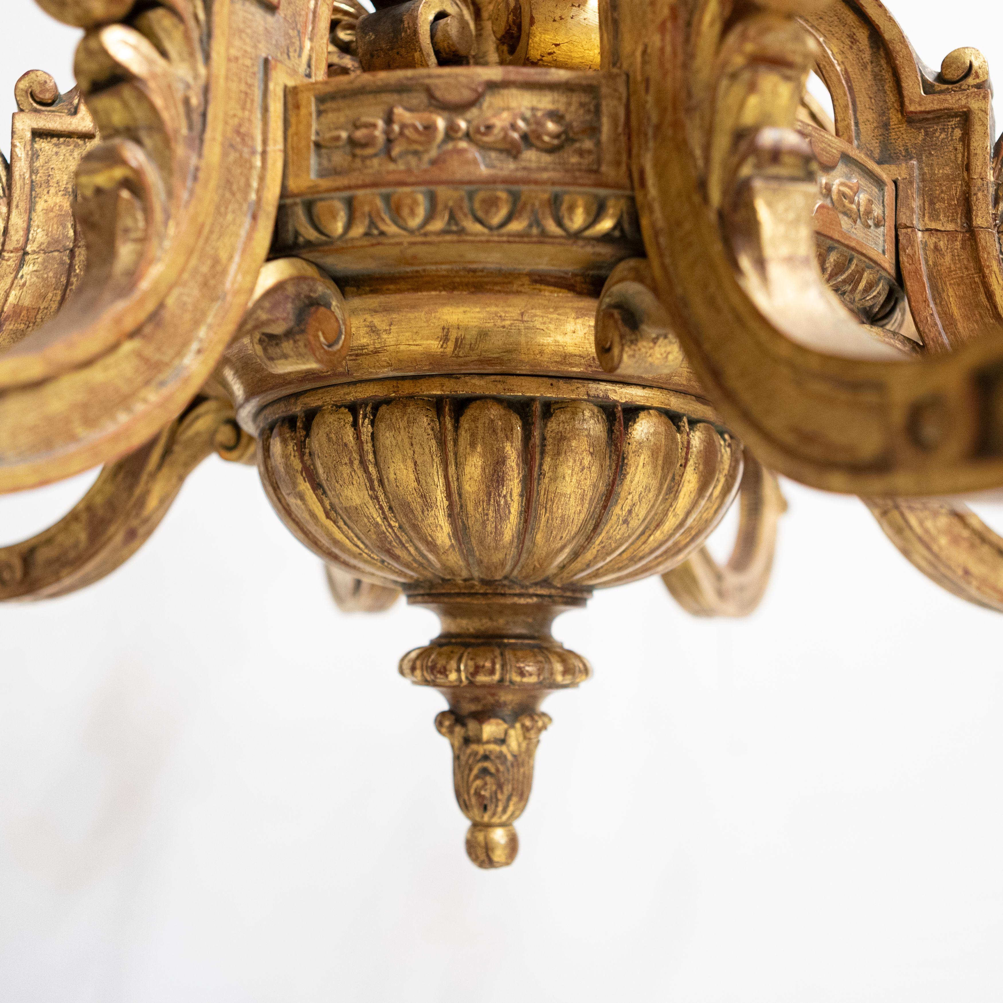 Large Antique Italian Giltwood 19th Century 8 Arm Chandelier For Sale 5